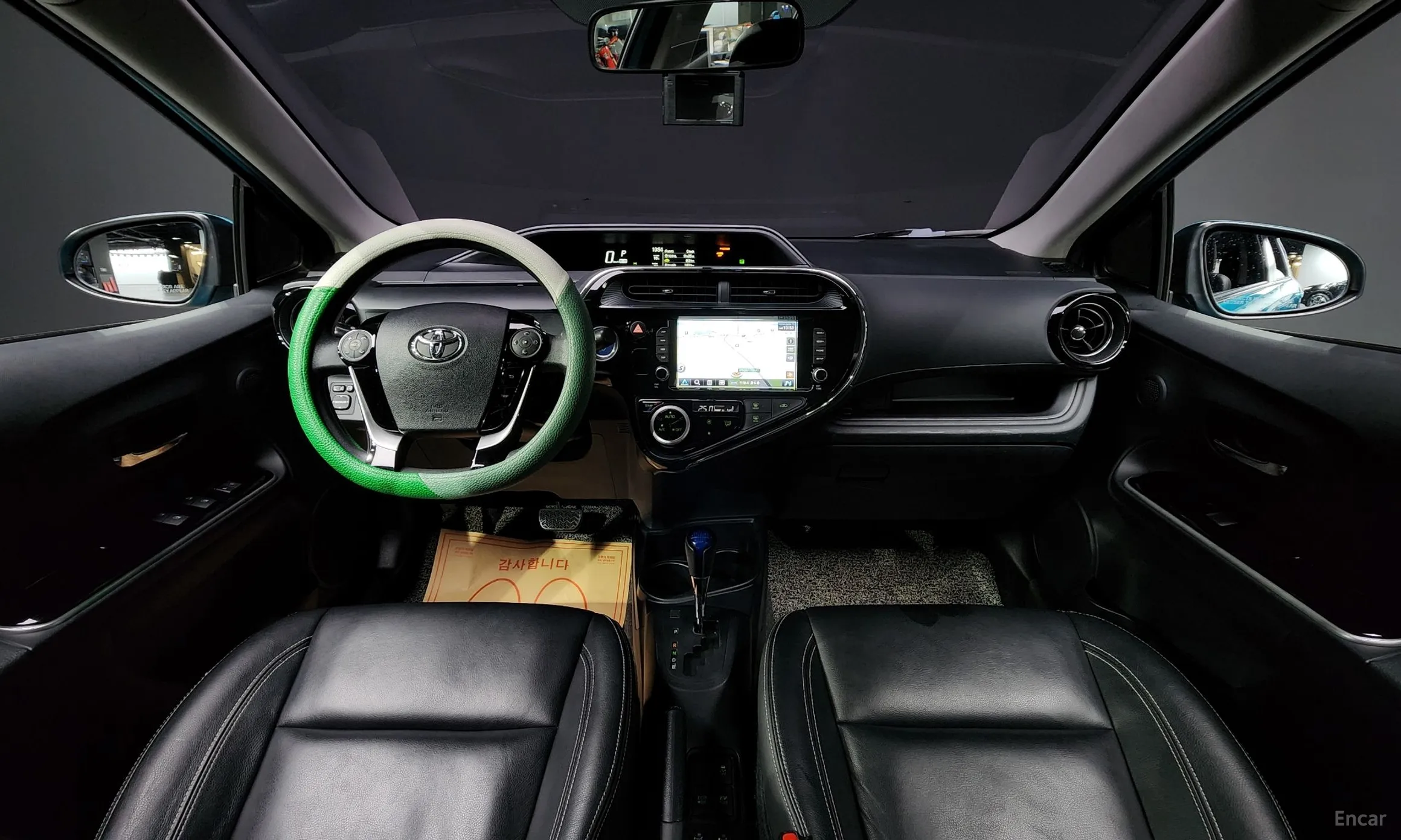 Toyota Prius C превью 7
