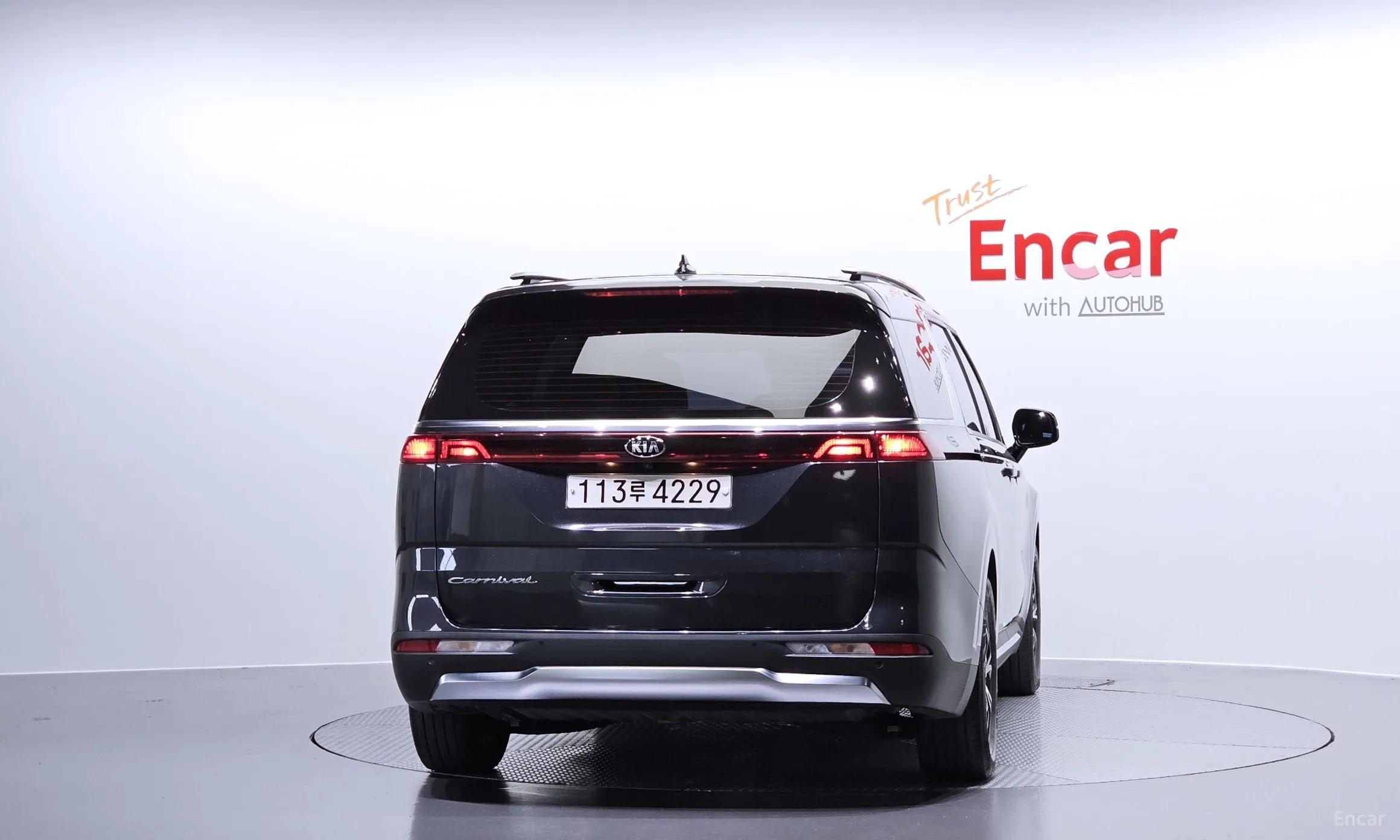 Kia Carnival Gen 4 превью 3