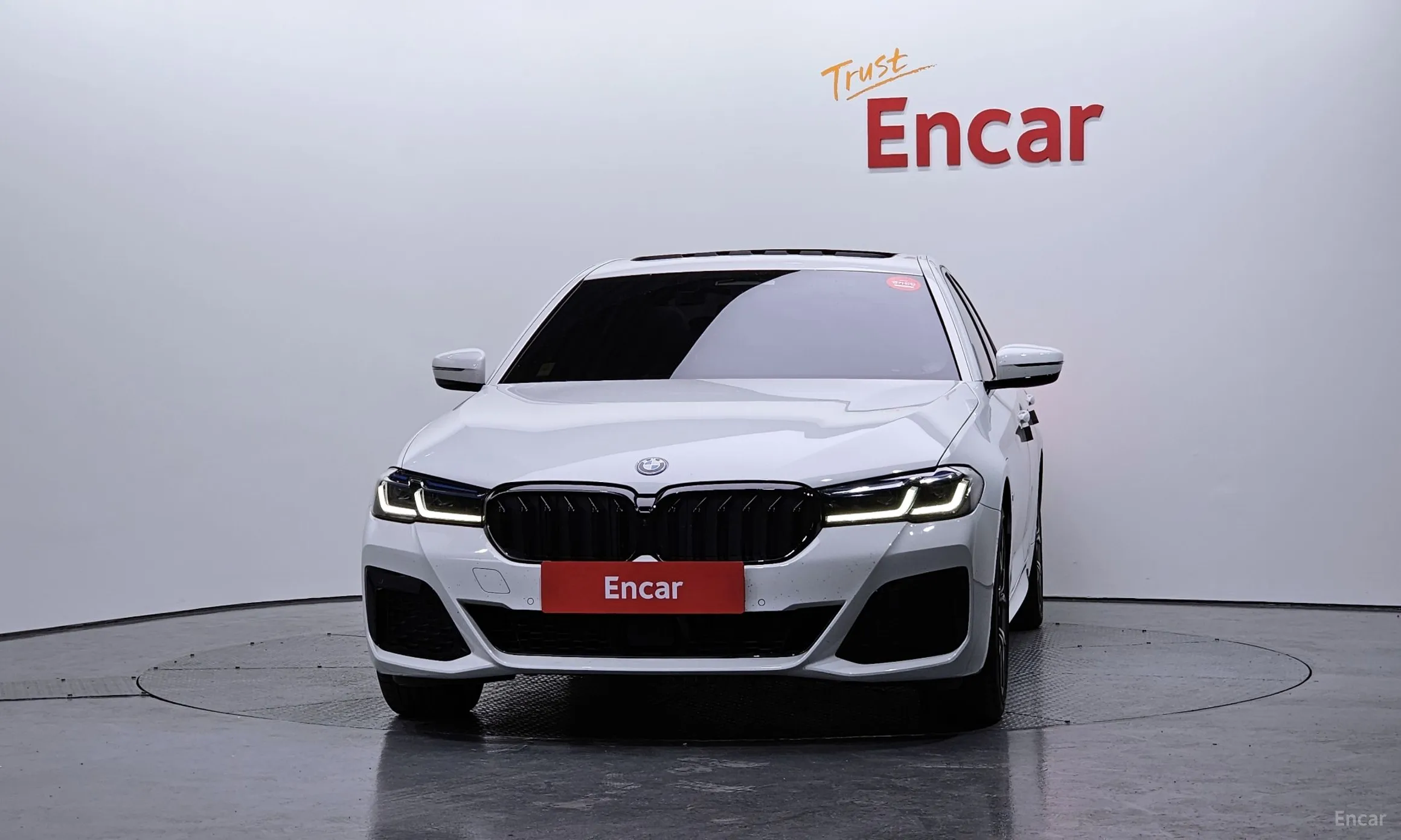 BMW 5 Series (G30) превью 2