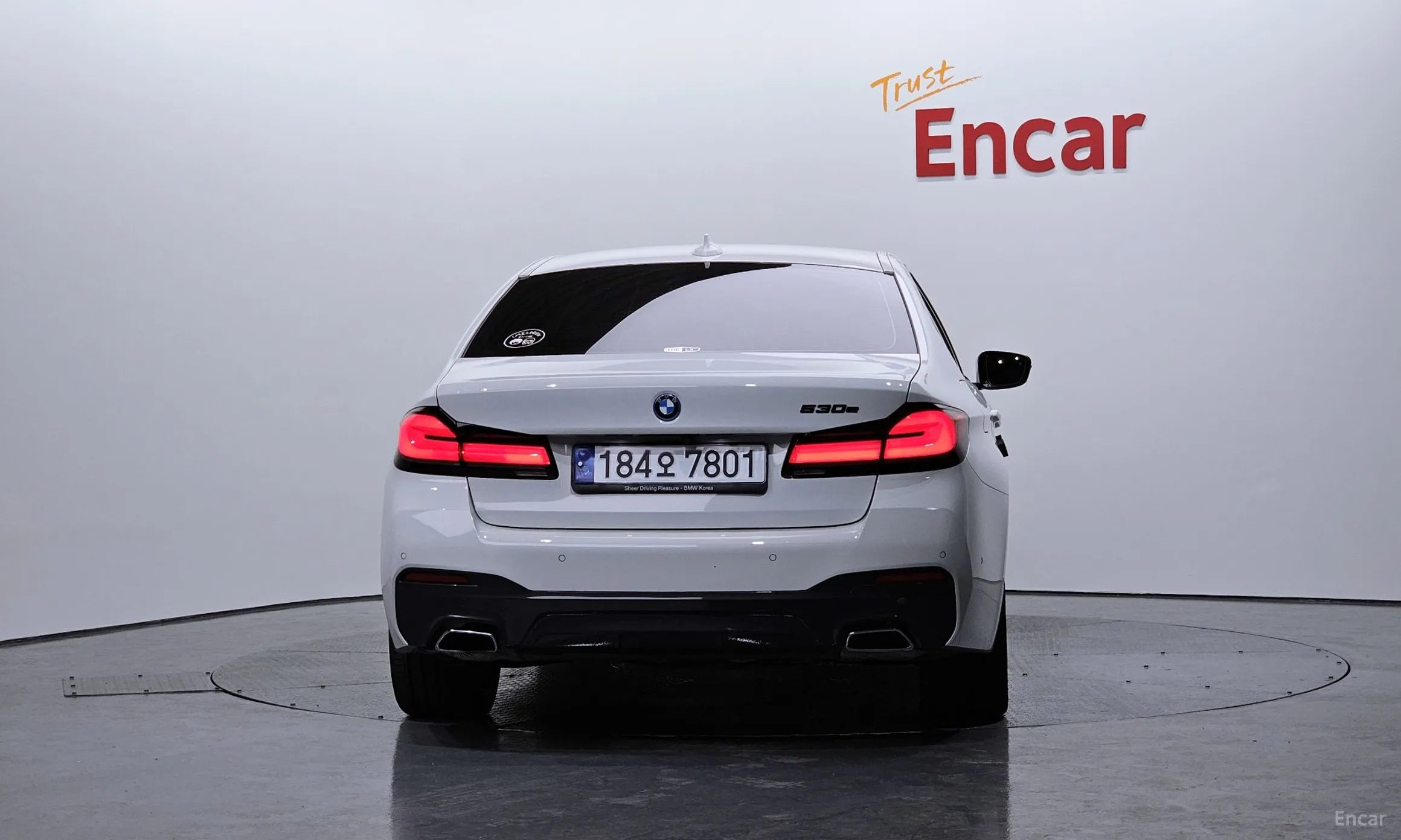 BMW 5 Series (G30) превью 3