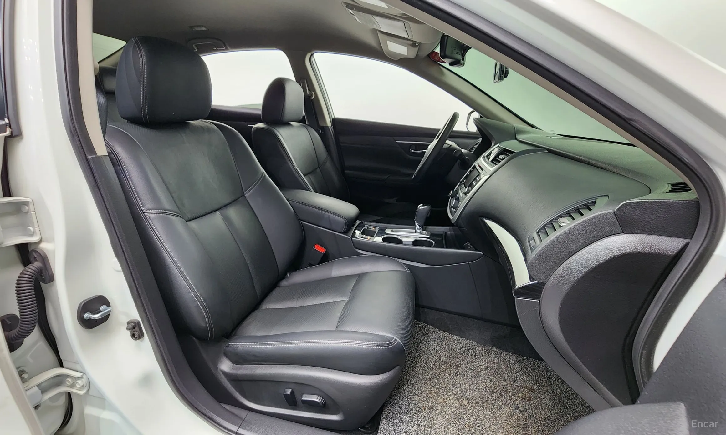 Nissan Altima превью 10