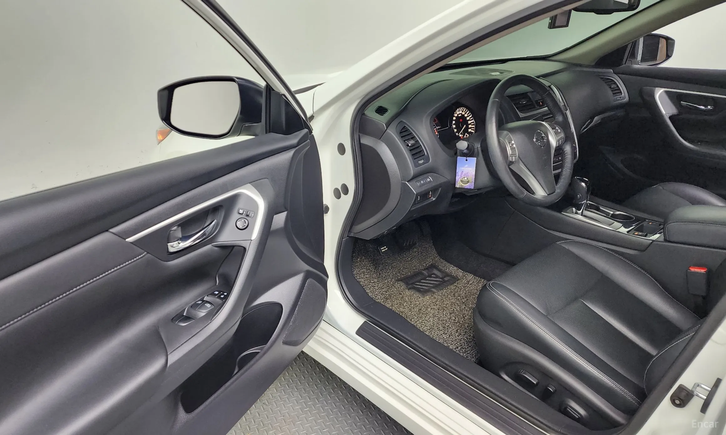 Nissan Altima превью 11