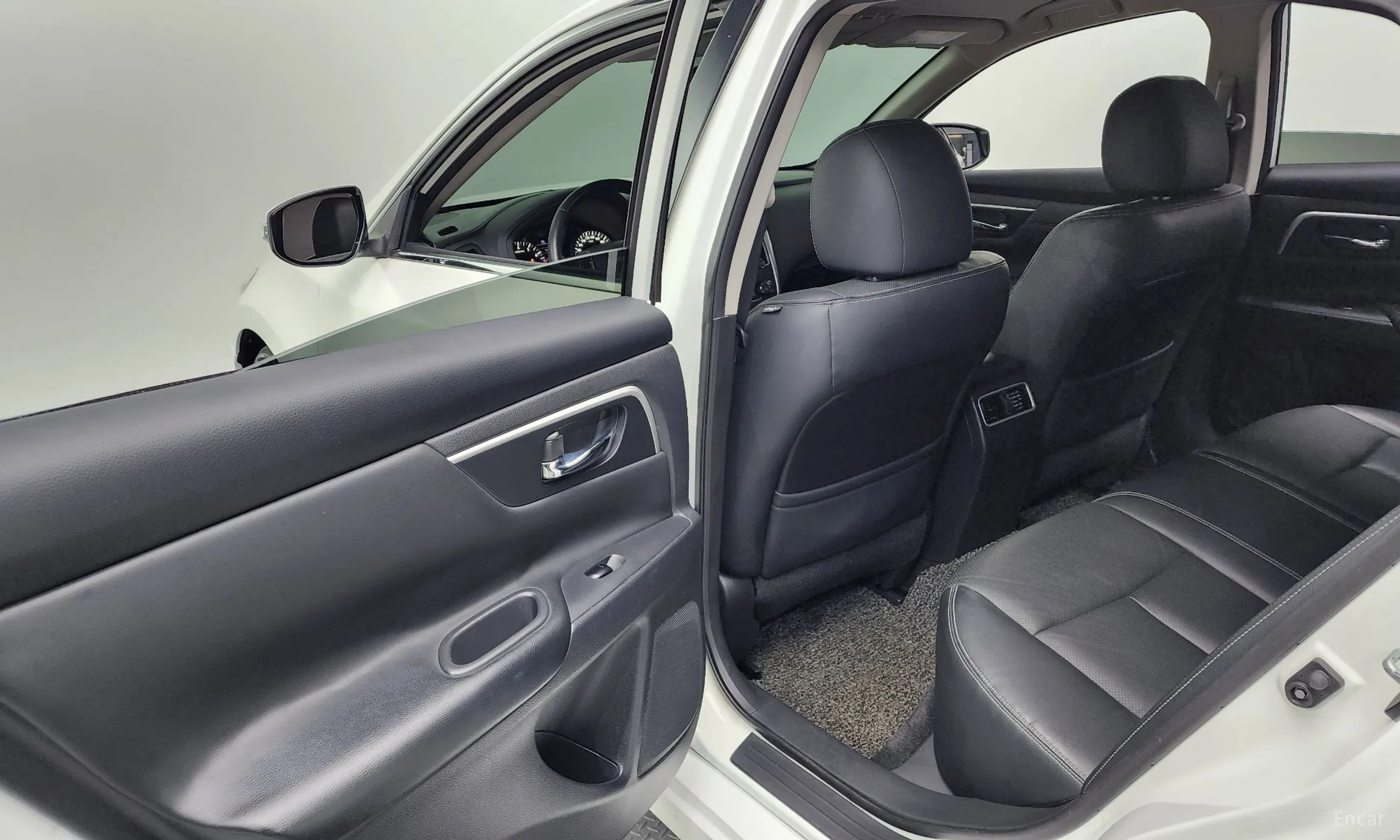 Nissan Altima превью 18