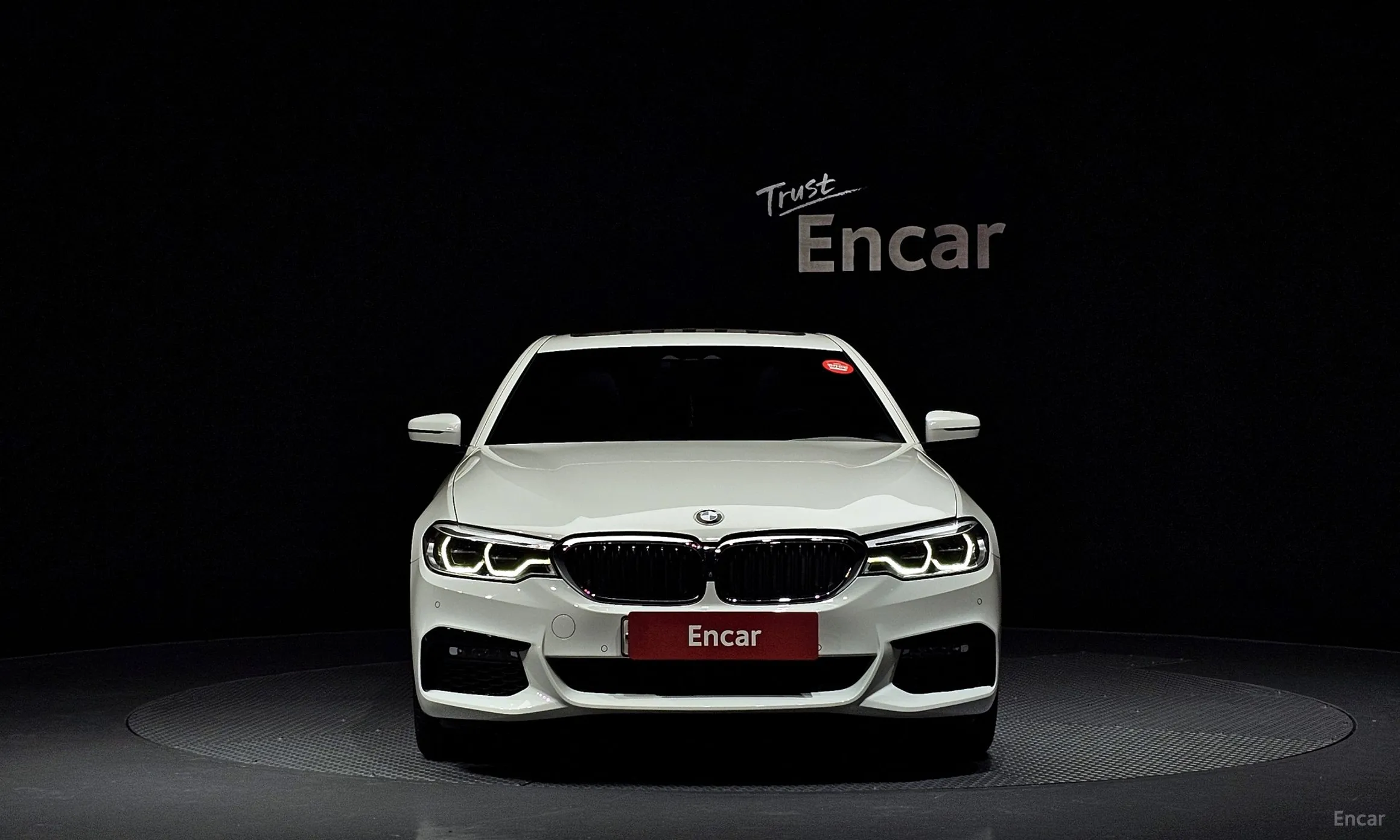 BMW 5 Series (G30) превью 2