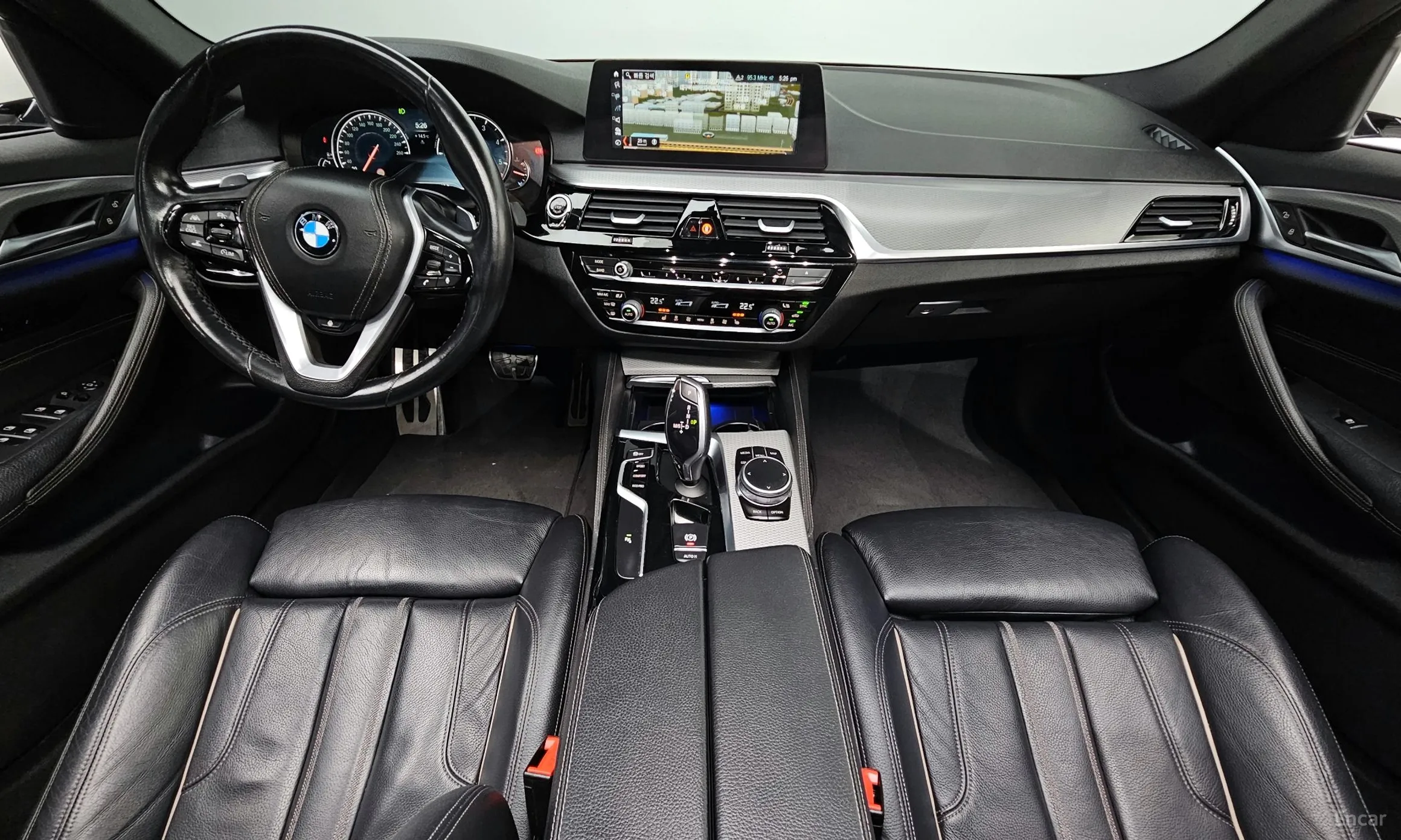 BMW 5 Series (G30) превью 4