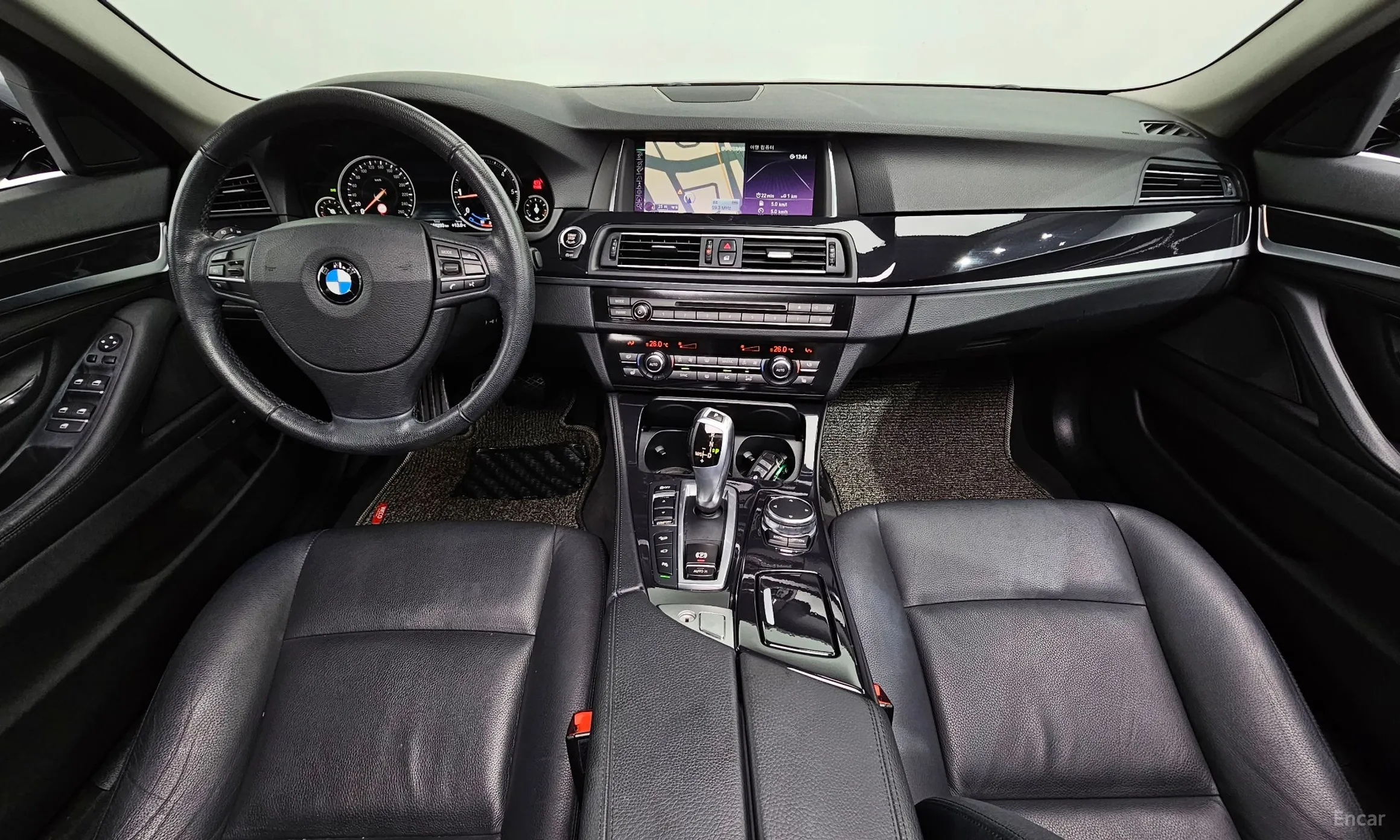 BMW 5 Series (F10) превью 4