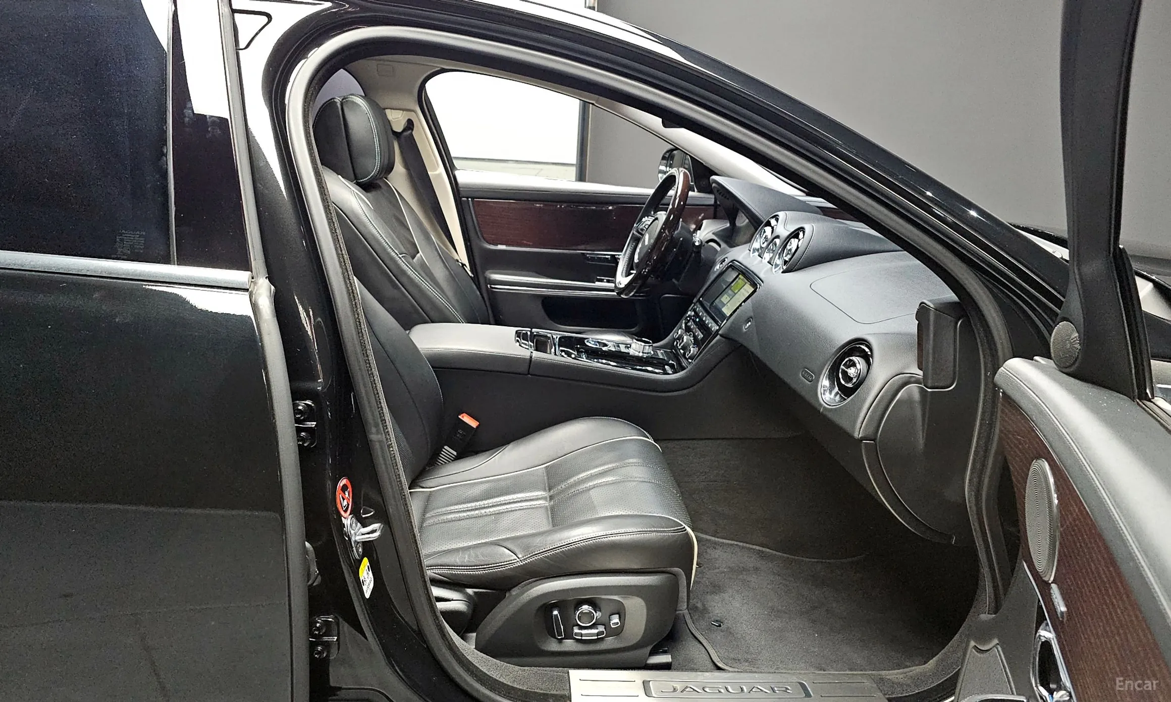 Jaguar All New XJ превью 10