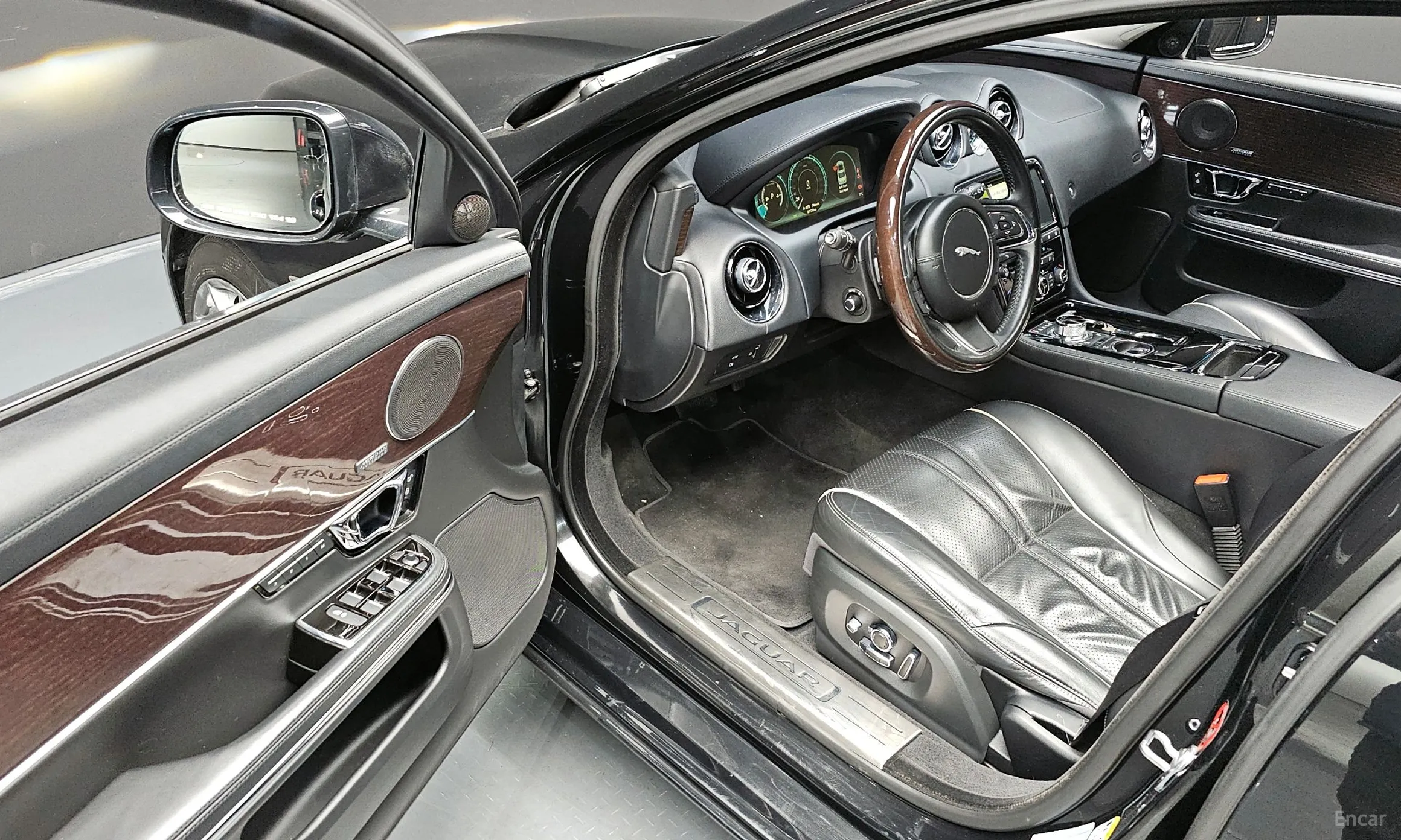 Jaguar All New XJ превью 12