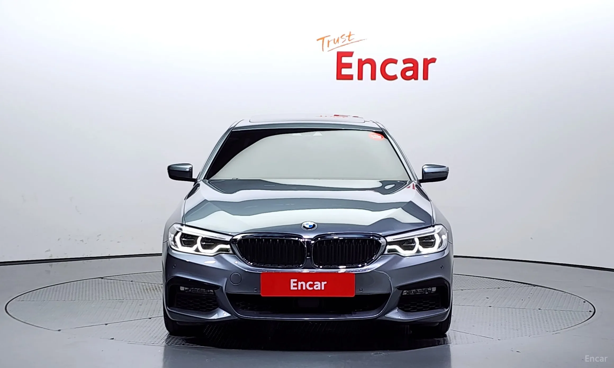 BMW 5 Series (G30) превью 2