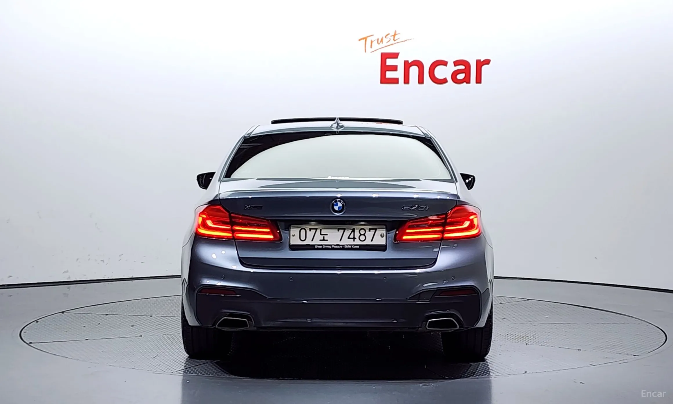 BMW 5 Series (G30) превью 3
