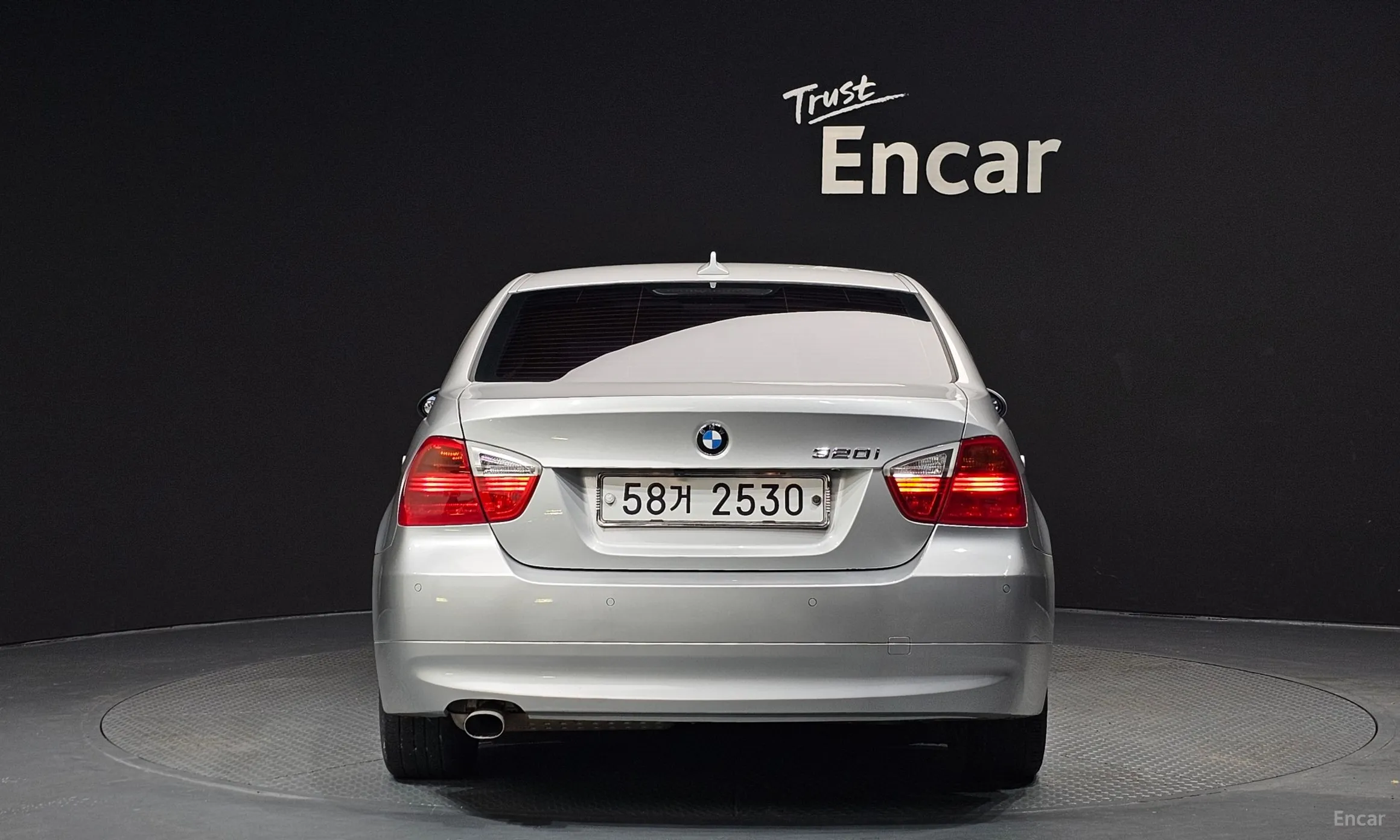 BMW 3 Series (E90) превью 3