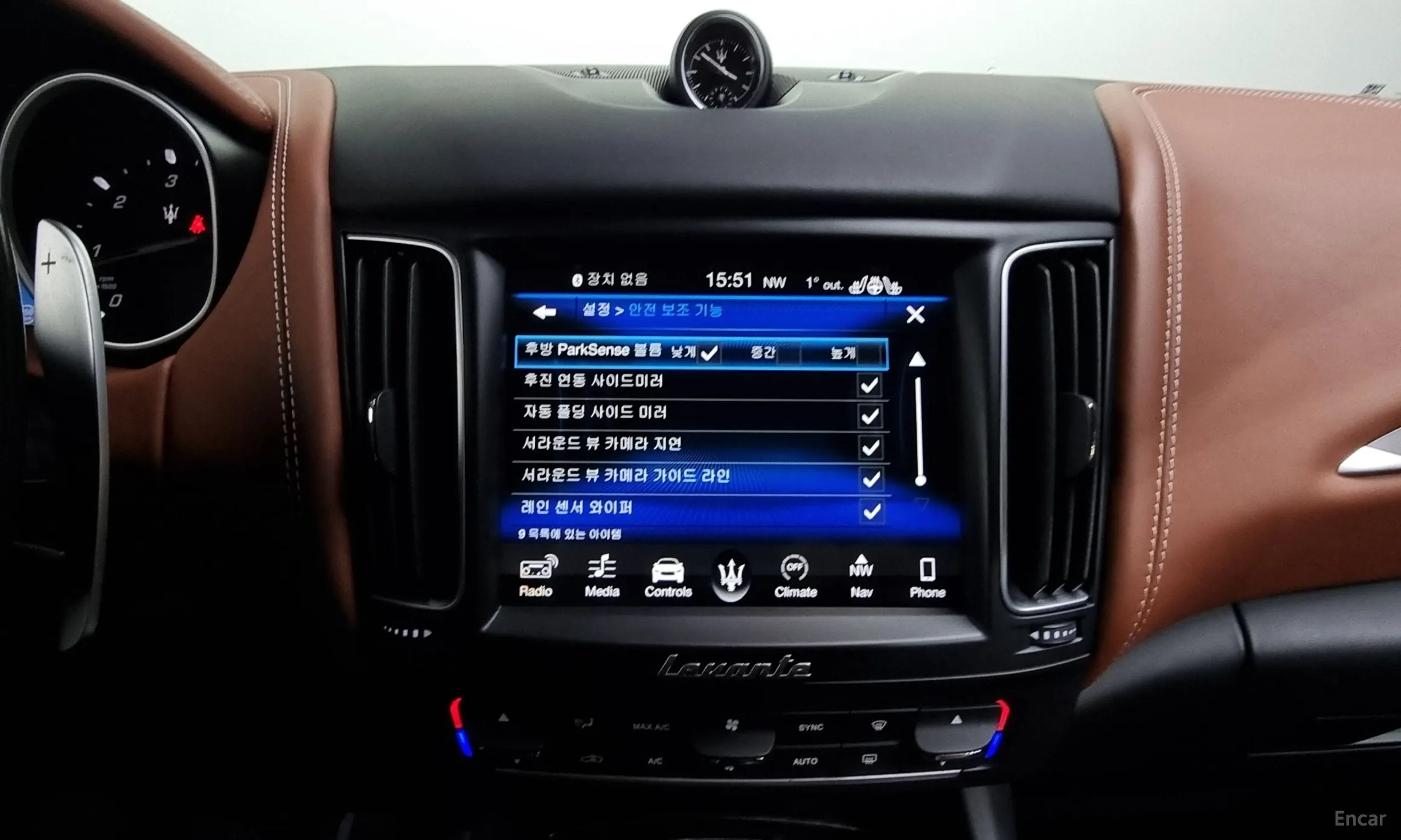 Maserati Levante превью 17