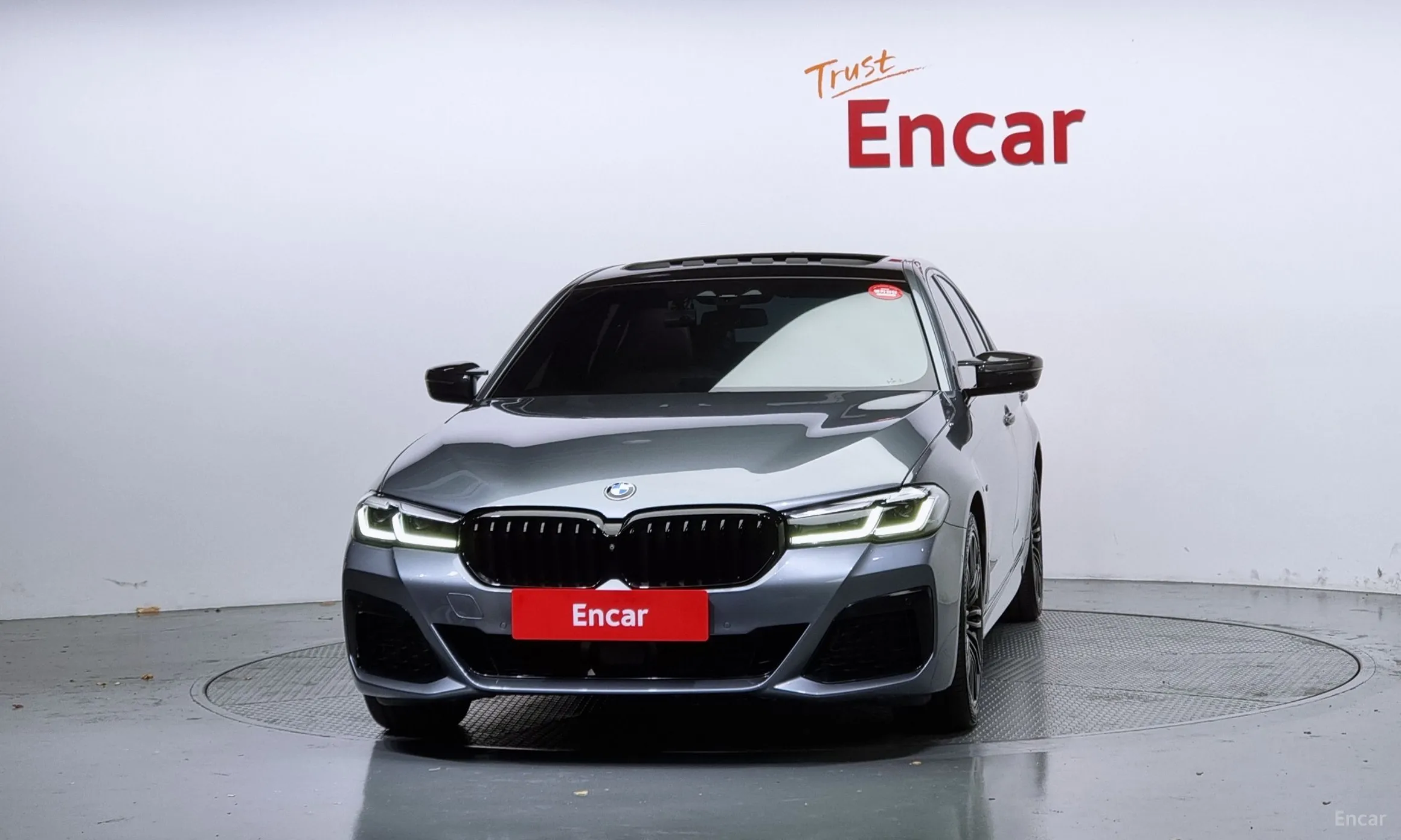 BMW 5 Series (G30) превью 2