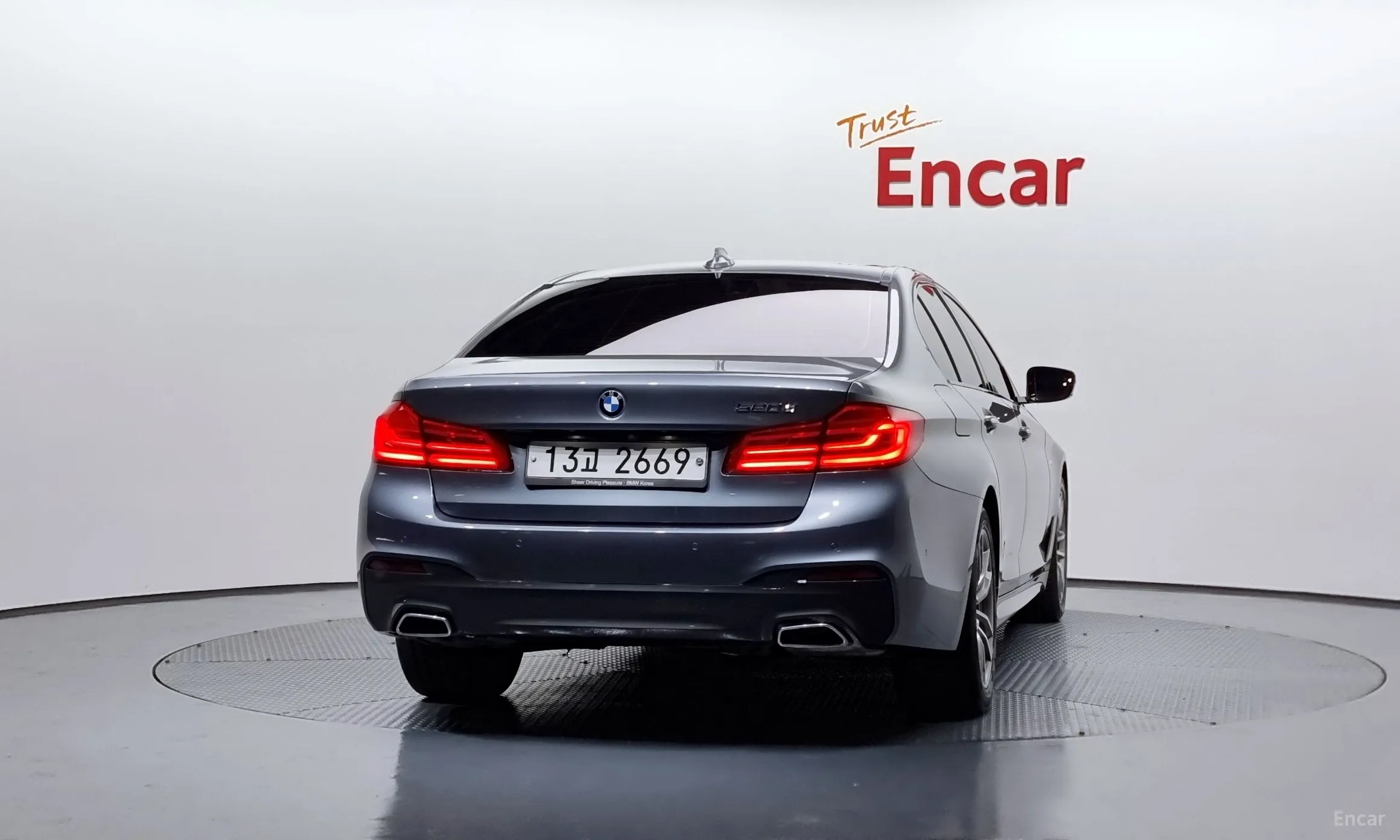 BMW 5 Series (G30) превью 3