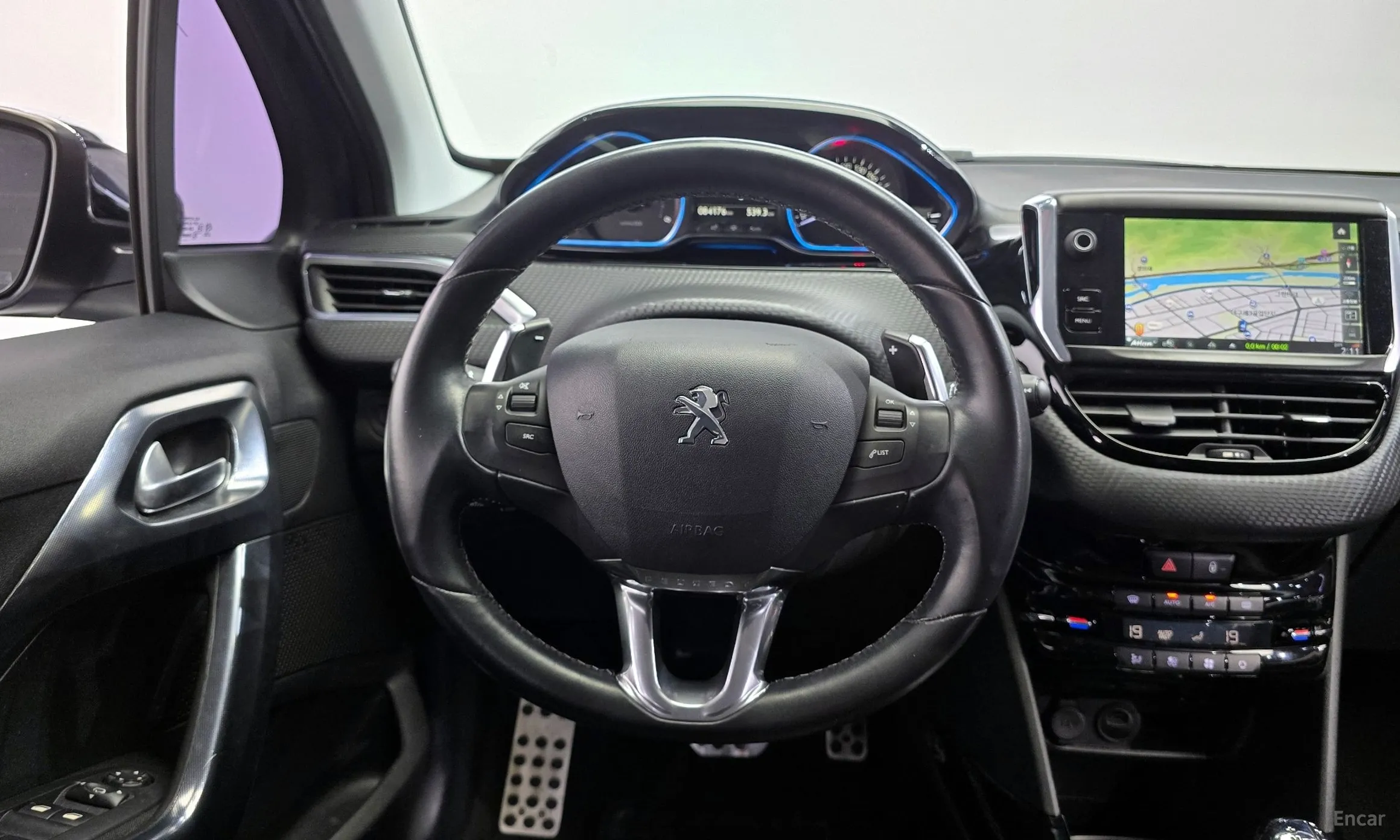 Peugeot 2008. превью 13