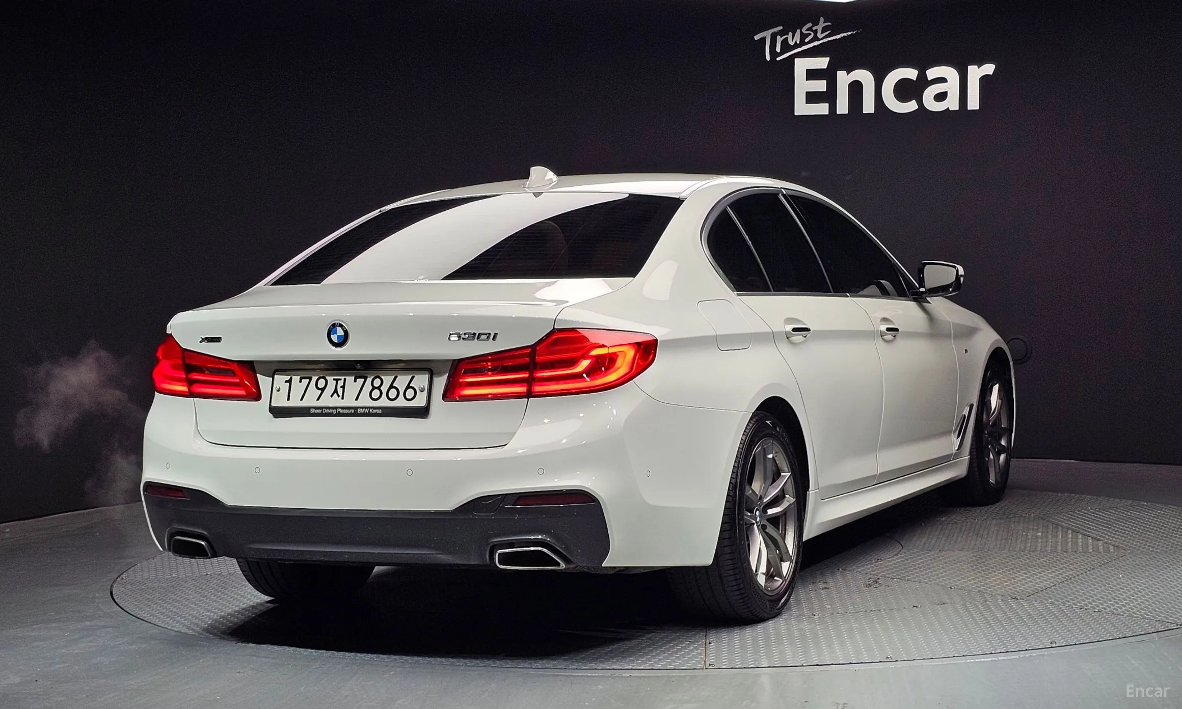 BMW 5 Series (G30) превью 2