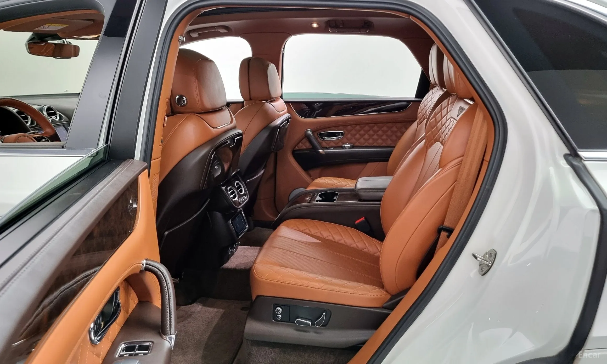 Bentley Bentayga превью 12