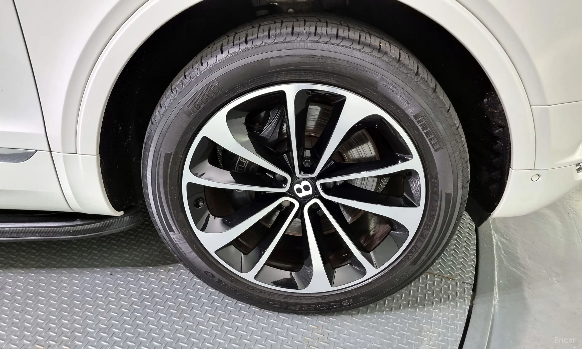 Bentley Bentayga превью 5
