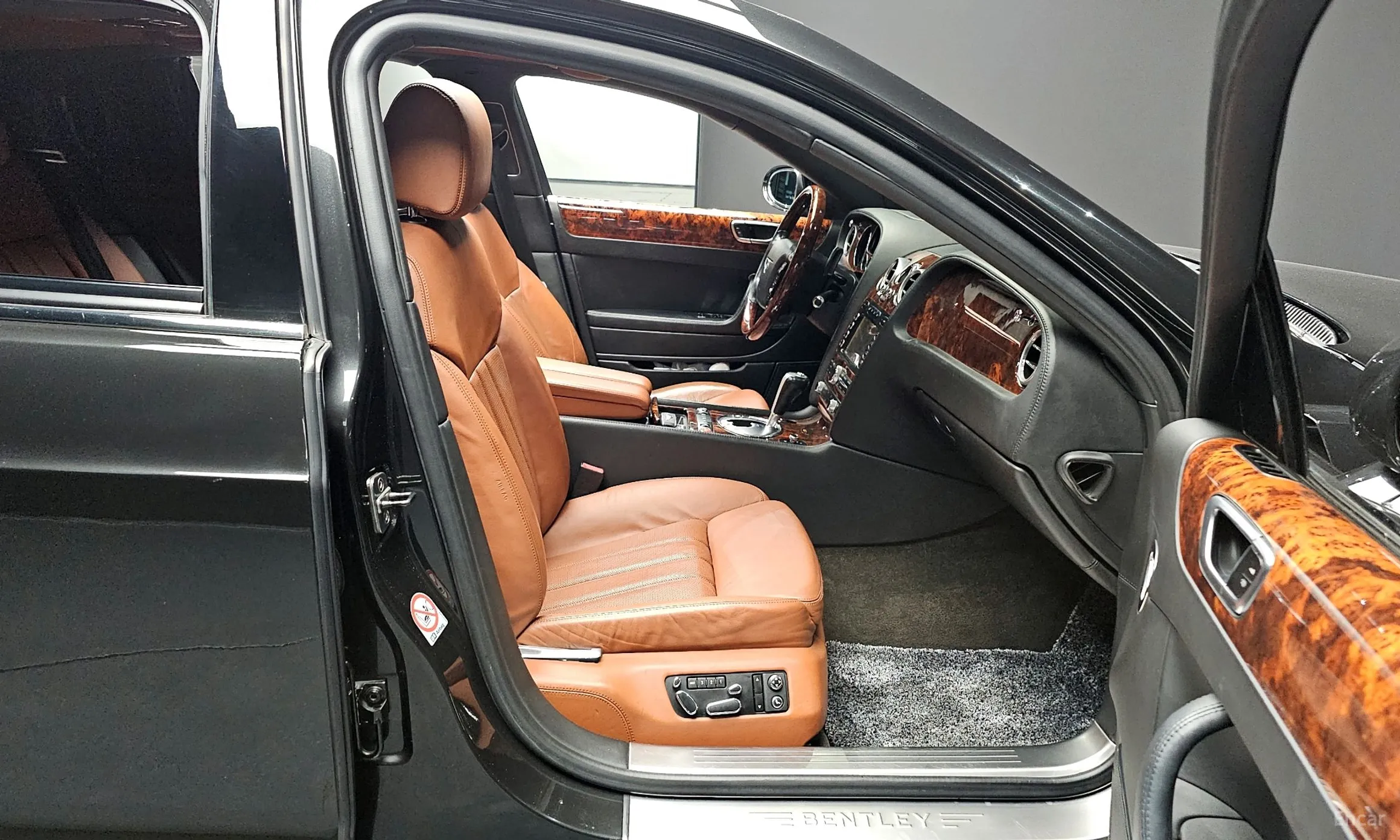 Bentley Flying Spur Gen 1 превью 10