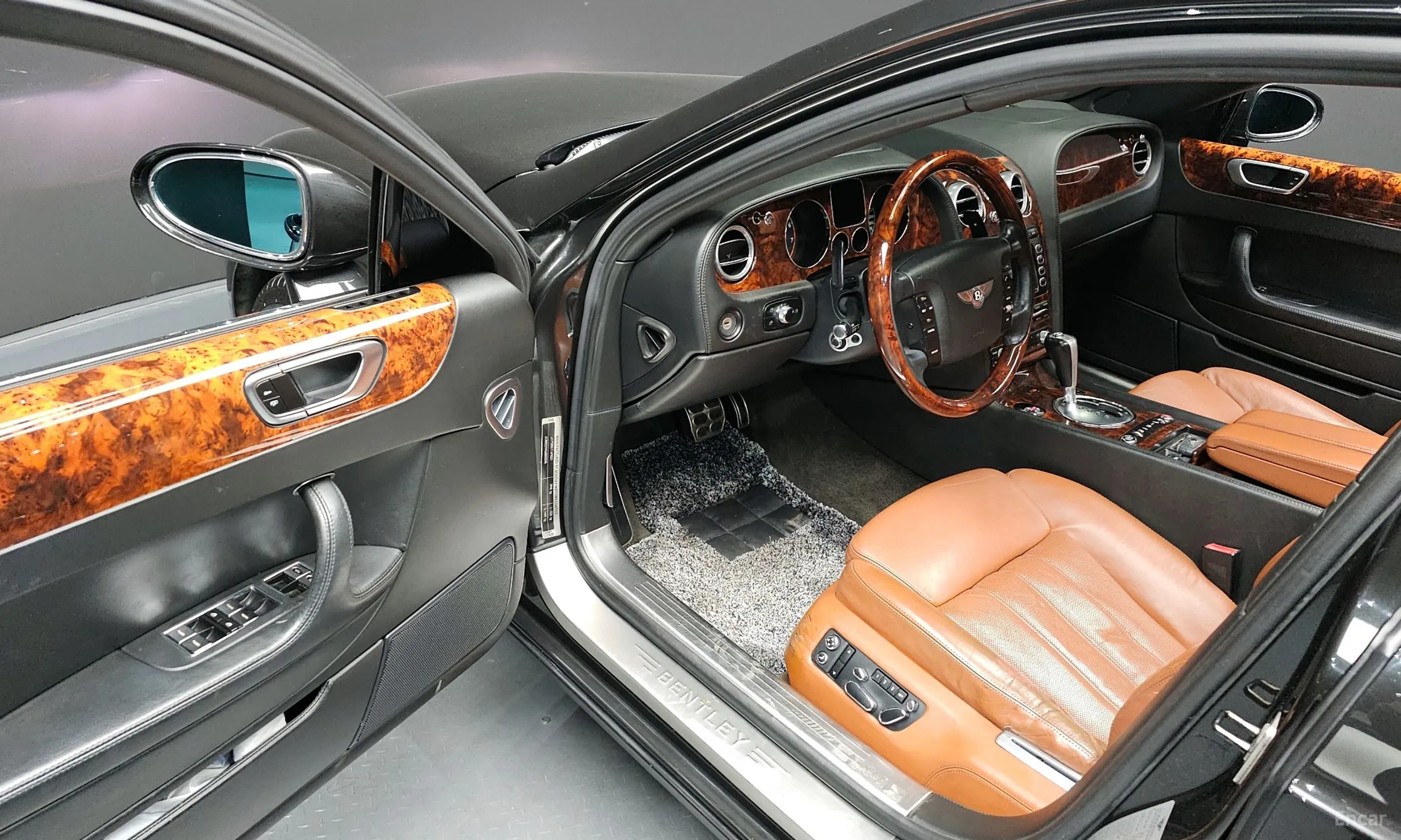 Bentley Flying Spur Gen 1 превью 12