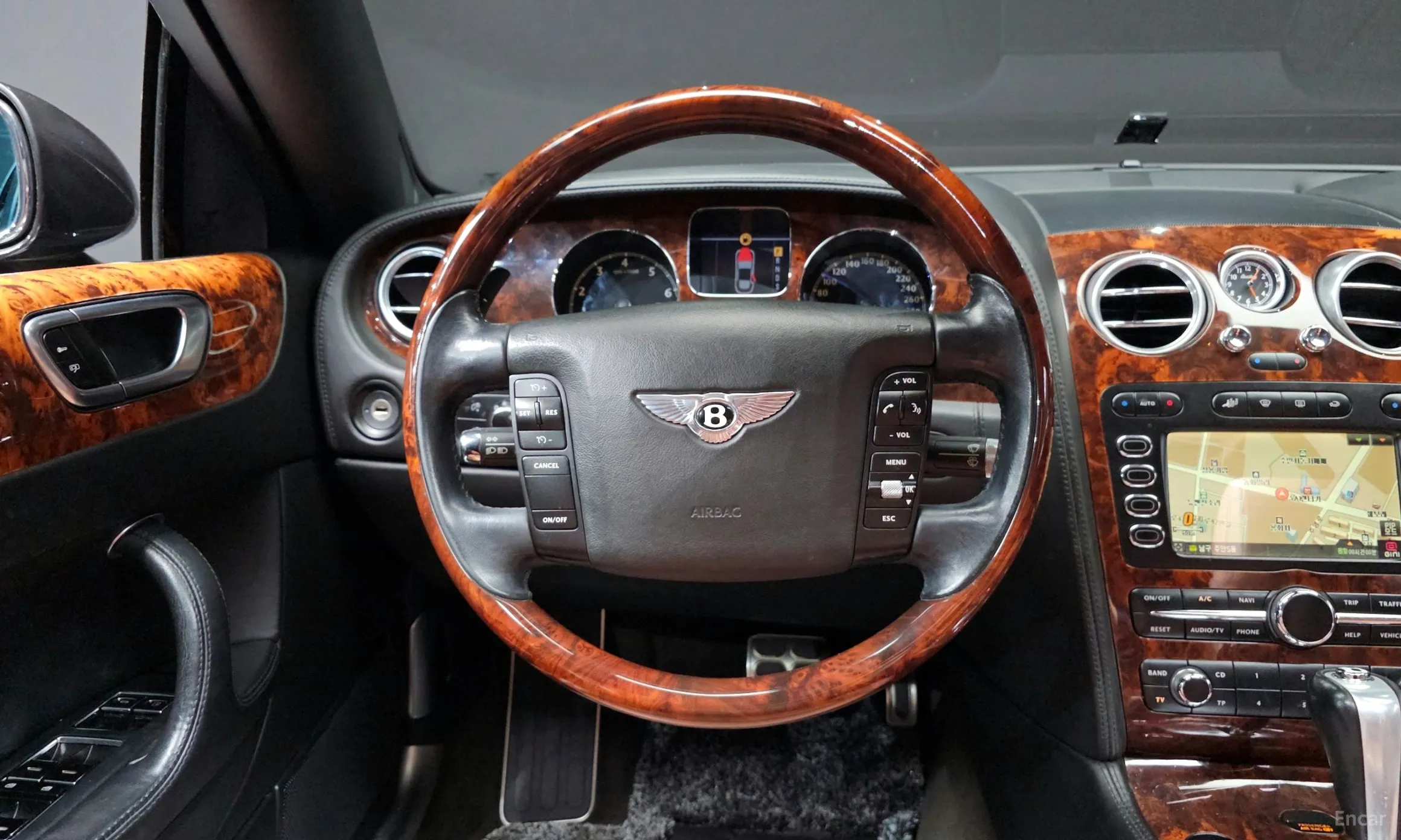 Bentley Flying Spur Gen 1 превью 13