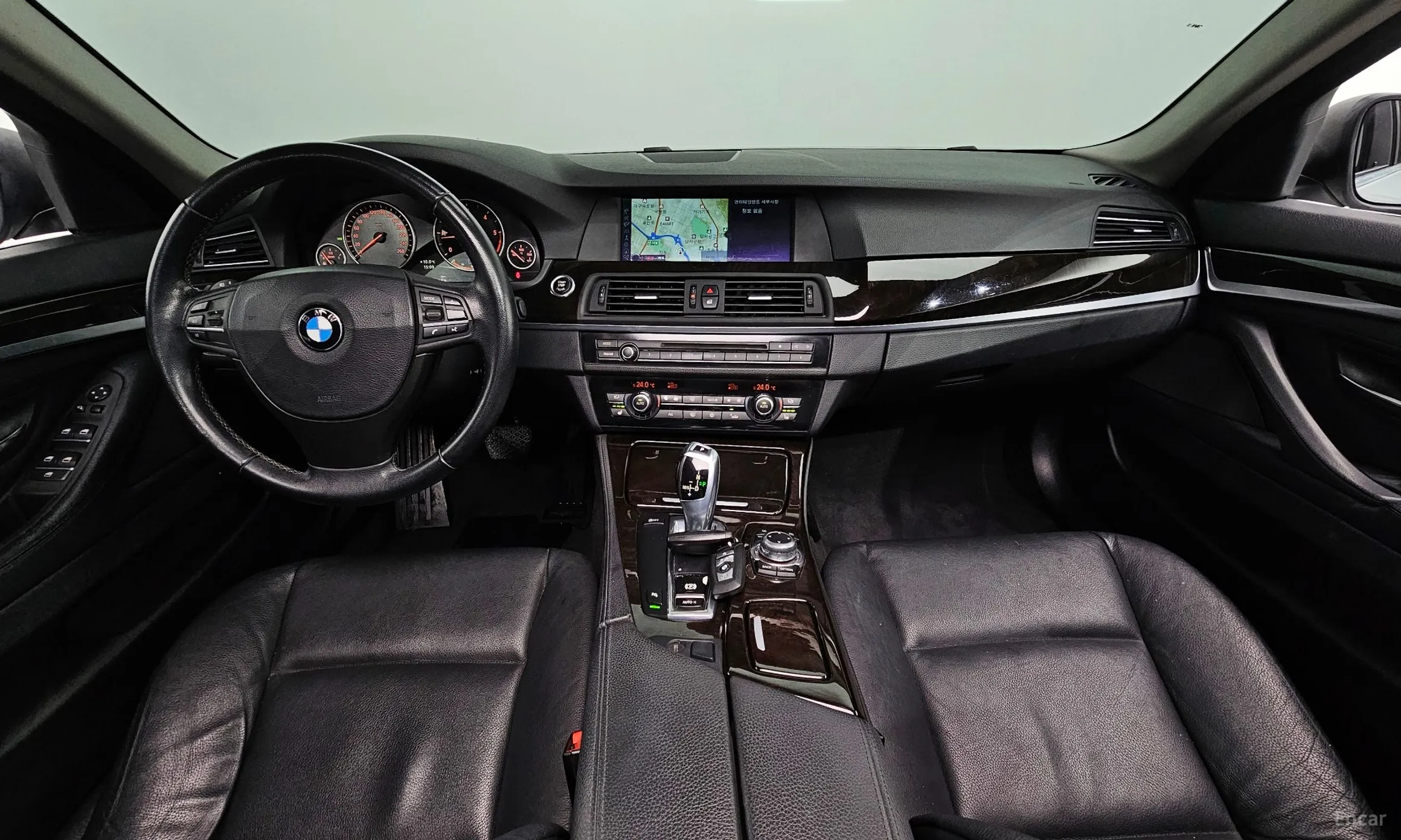 BMW 5 Series (F10) превью 4