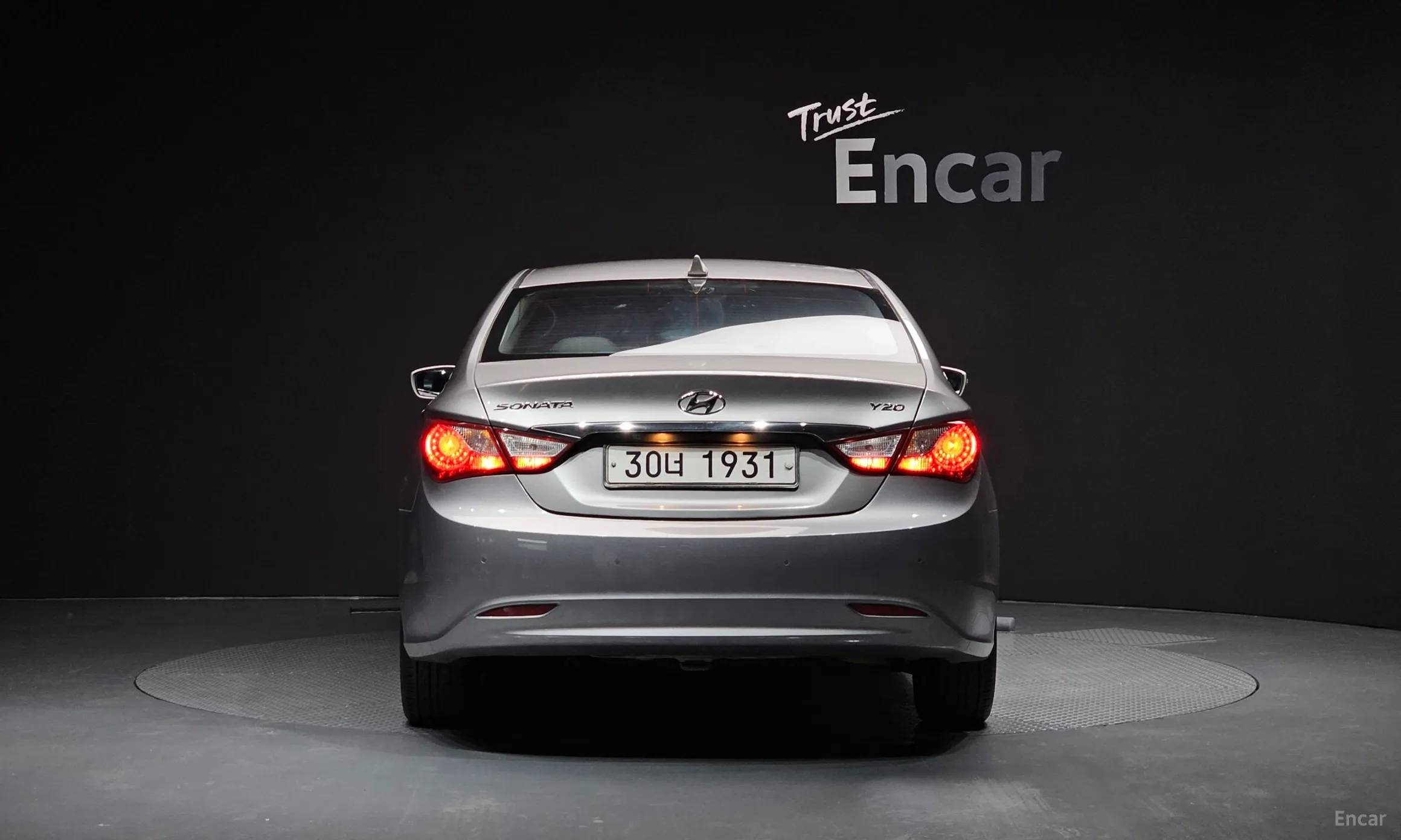 Hyundai YF Sonata превью 3