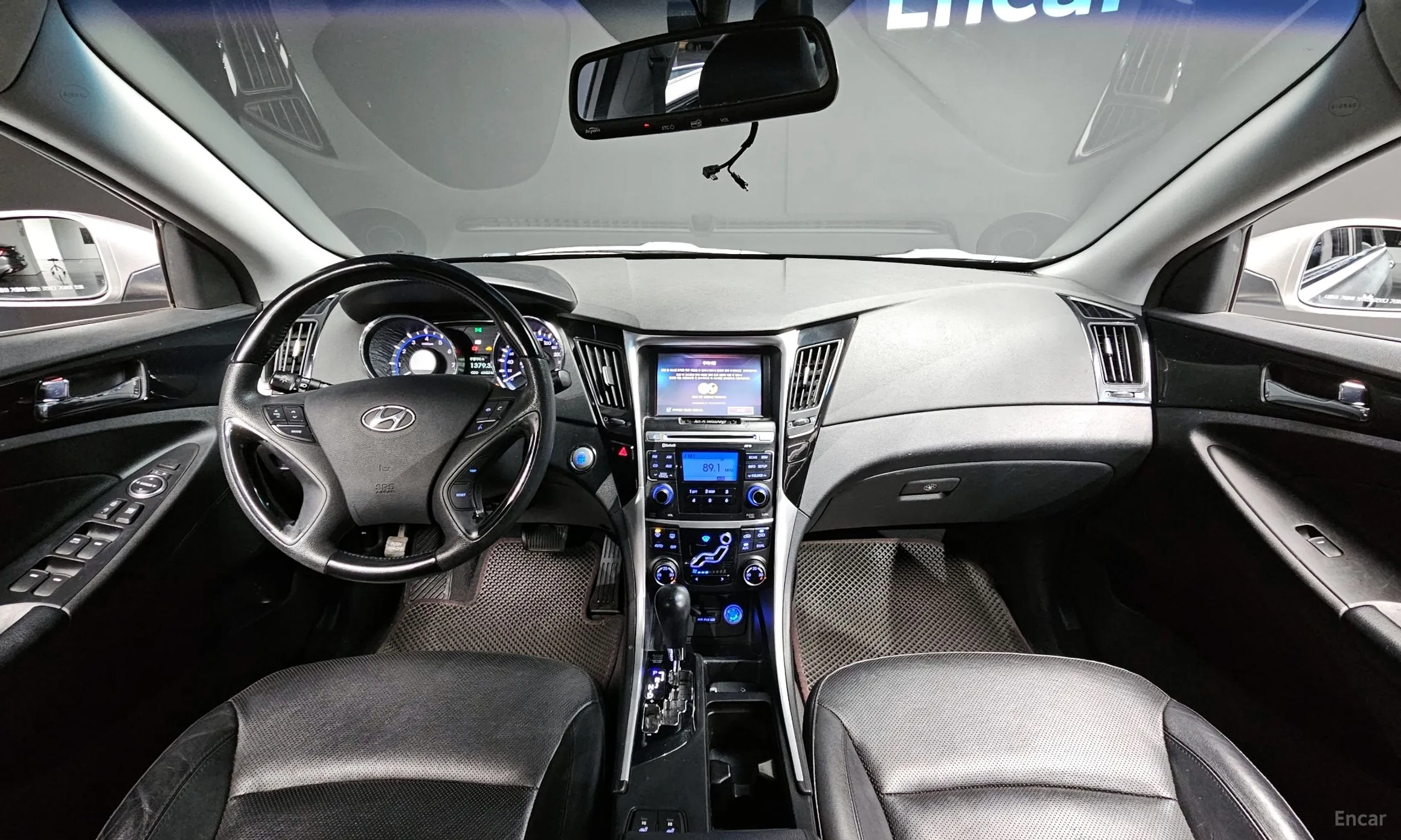 Hyundai YF Sonata превью 4