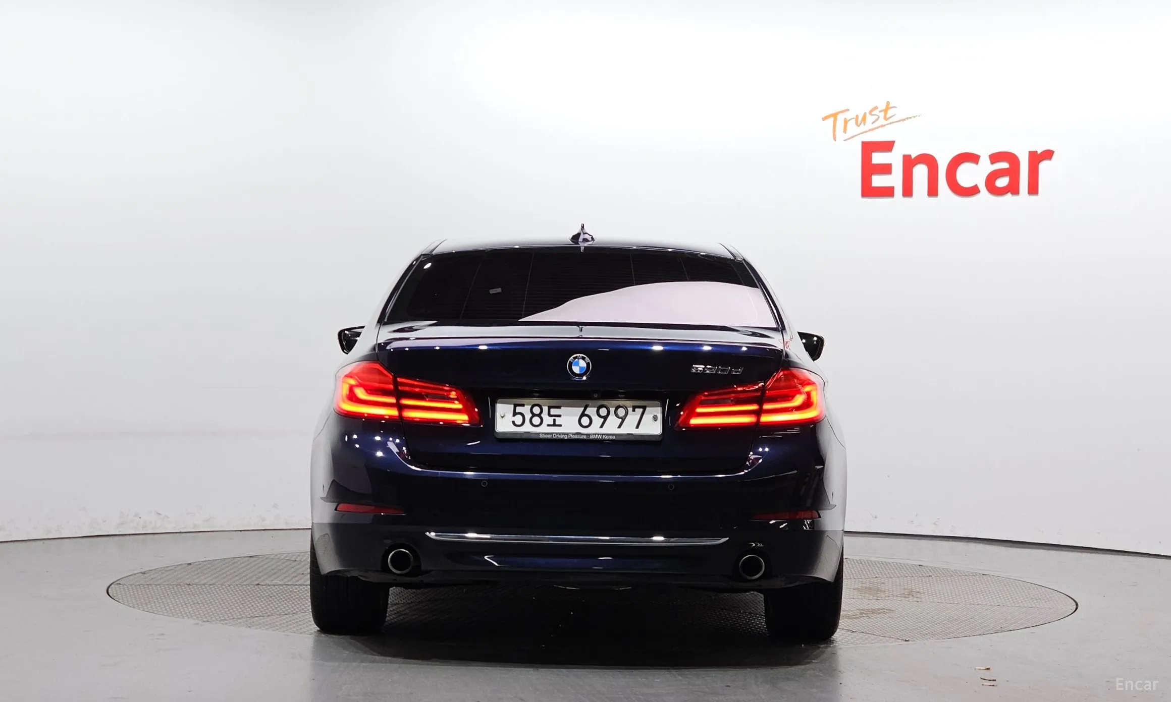 BMW 5 Series (G30) превью 3
