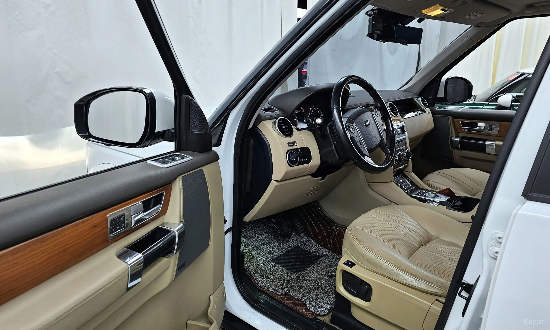 Land Rover Discovery 4 превью 10