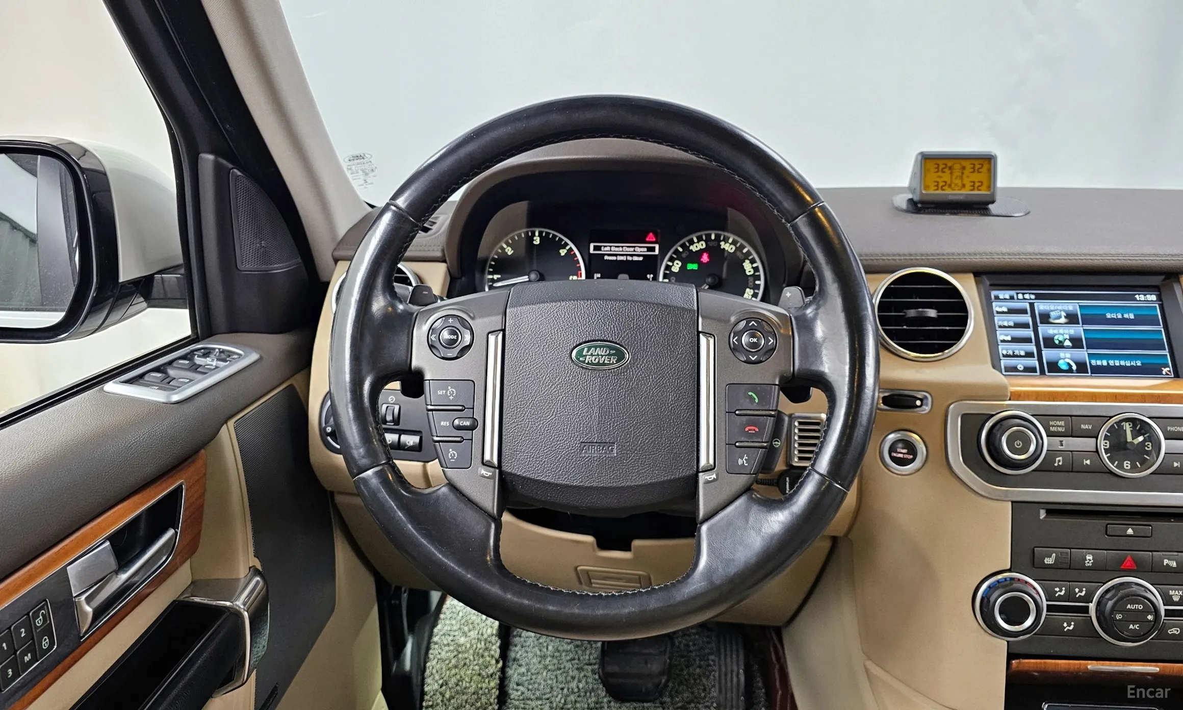 Land Rover Discovery 4 превью 13
