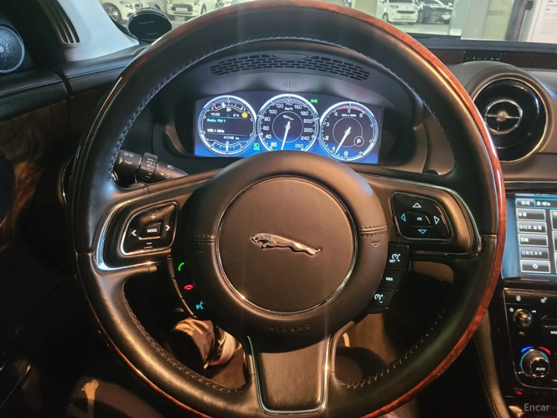 Jaguar All New XJ превью 14