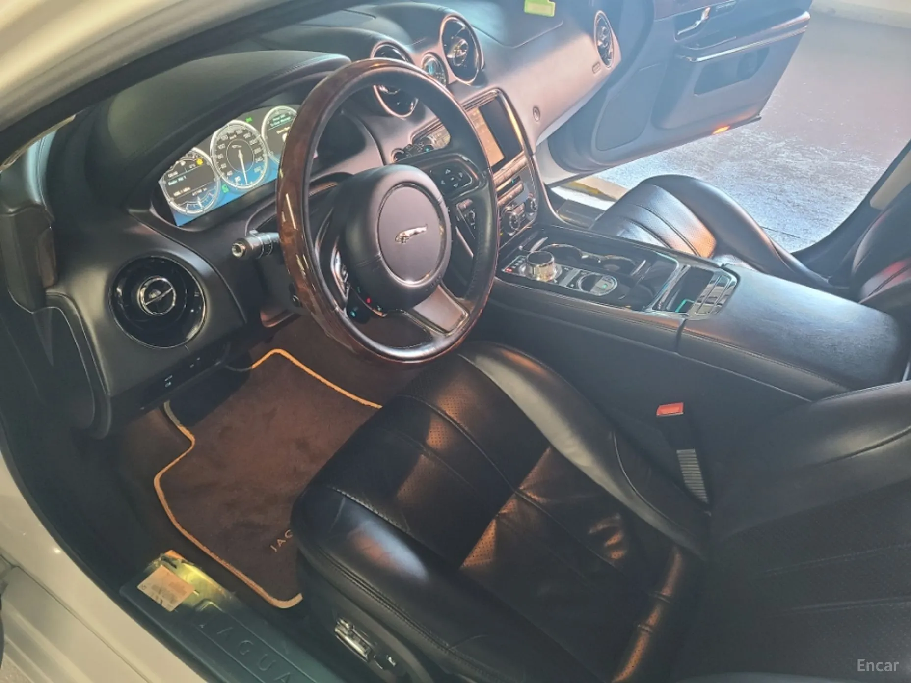 Jaguar All New XJ превью 16