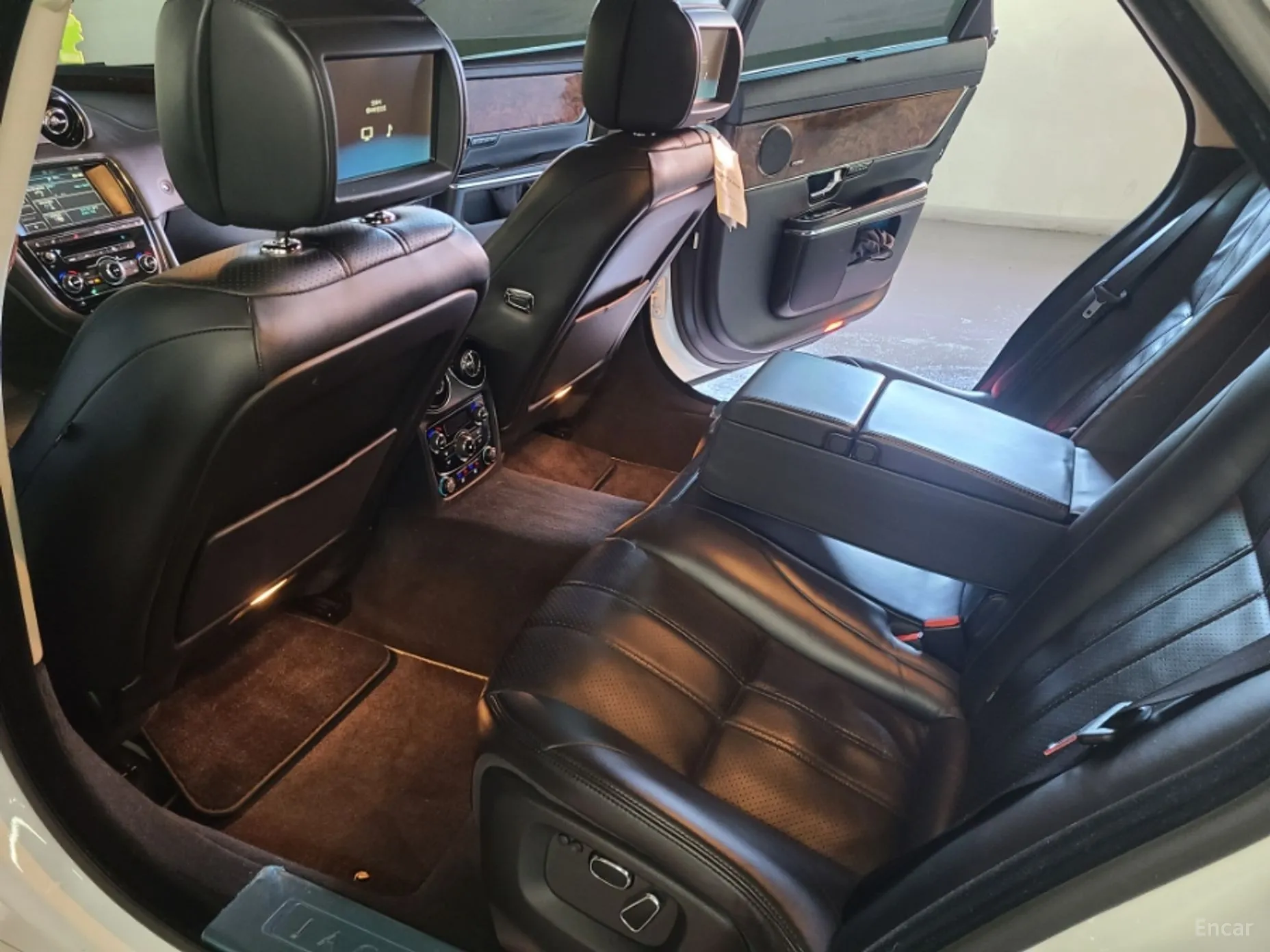 Jaguar All New XJ превью 17
