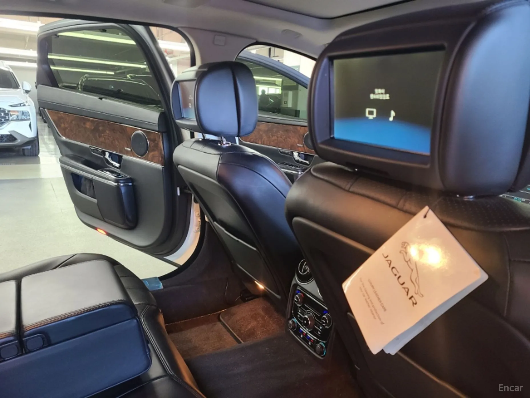Jaguar All New XJ превью 19