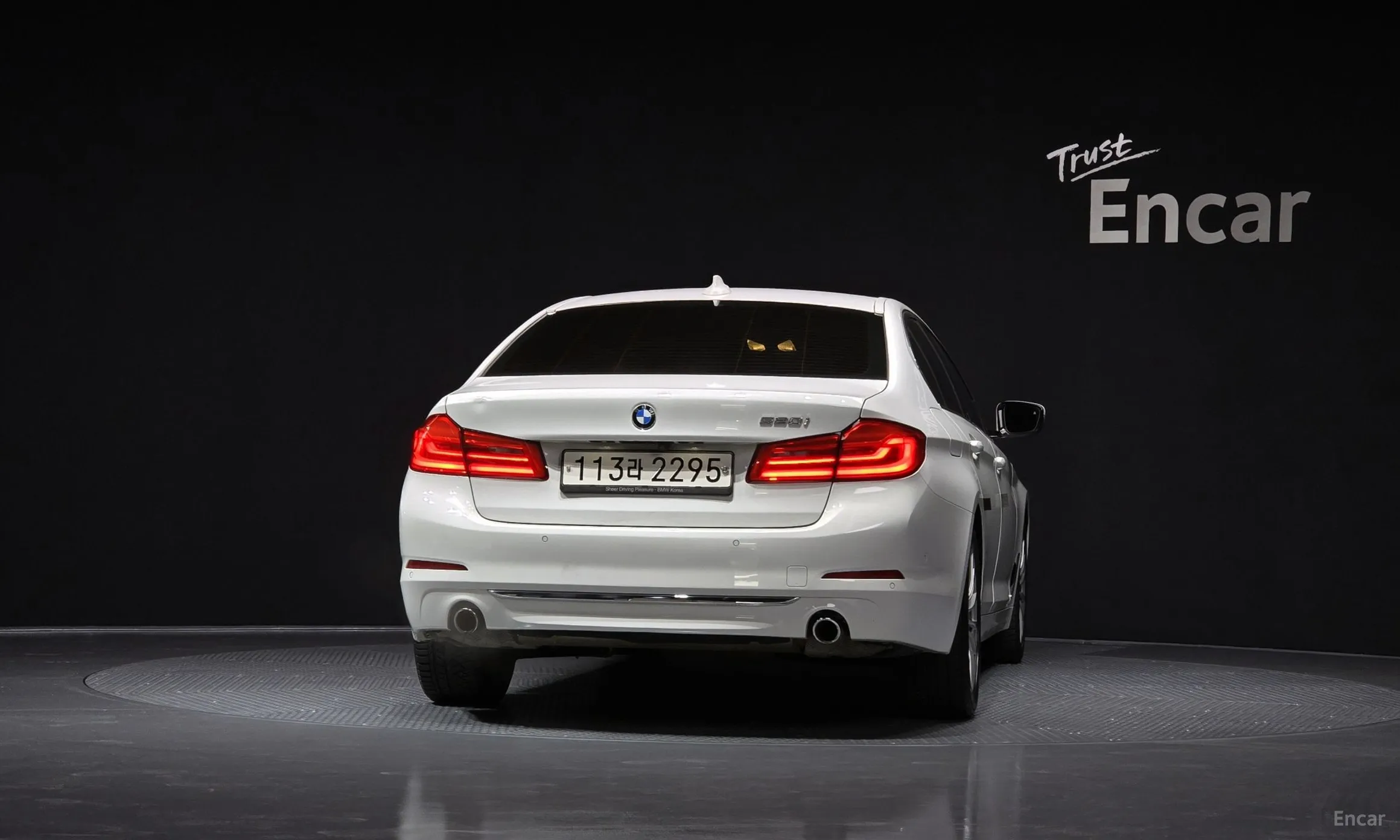 BMW 5 Series (G30) превью 3