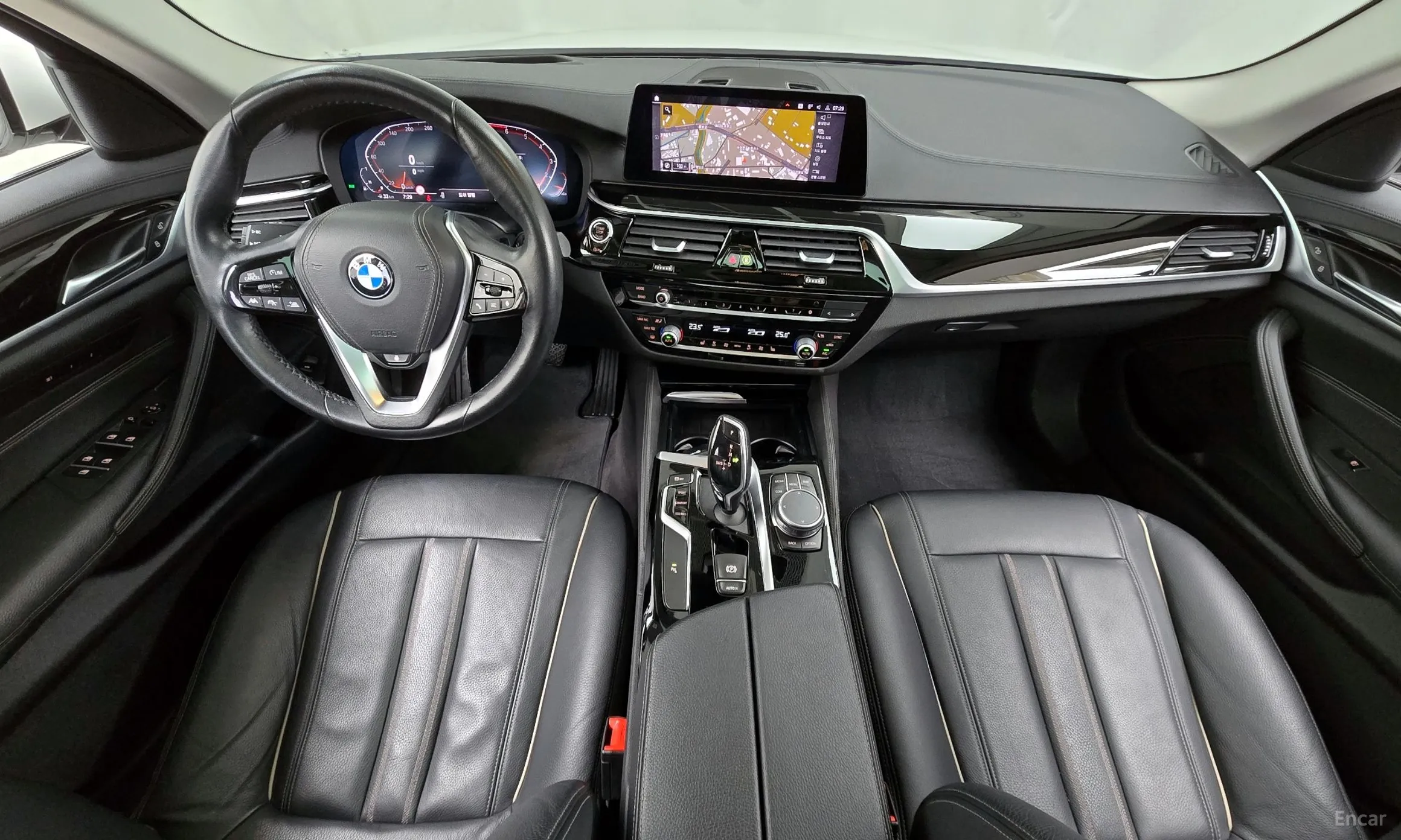 BMW 5 Series (G30) превью 4
