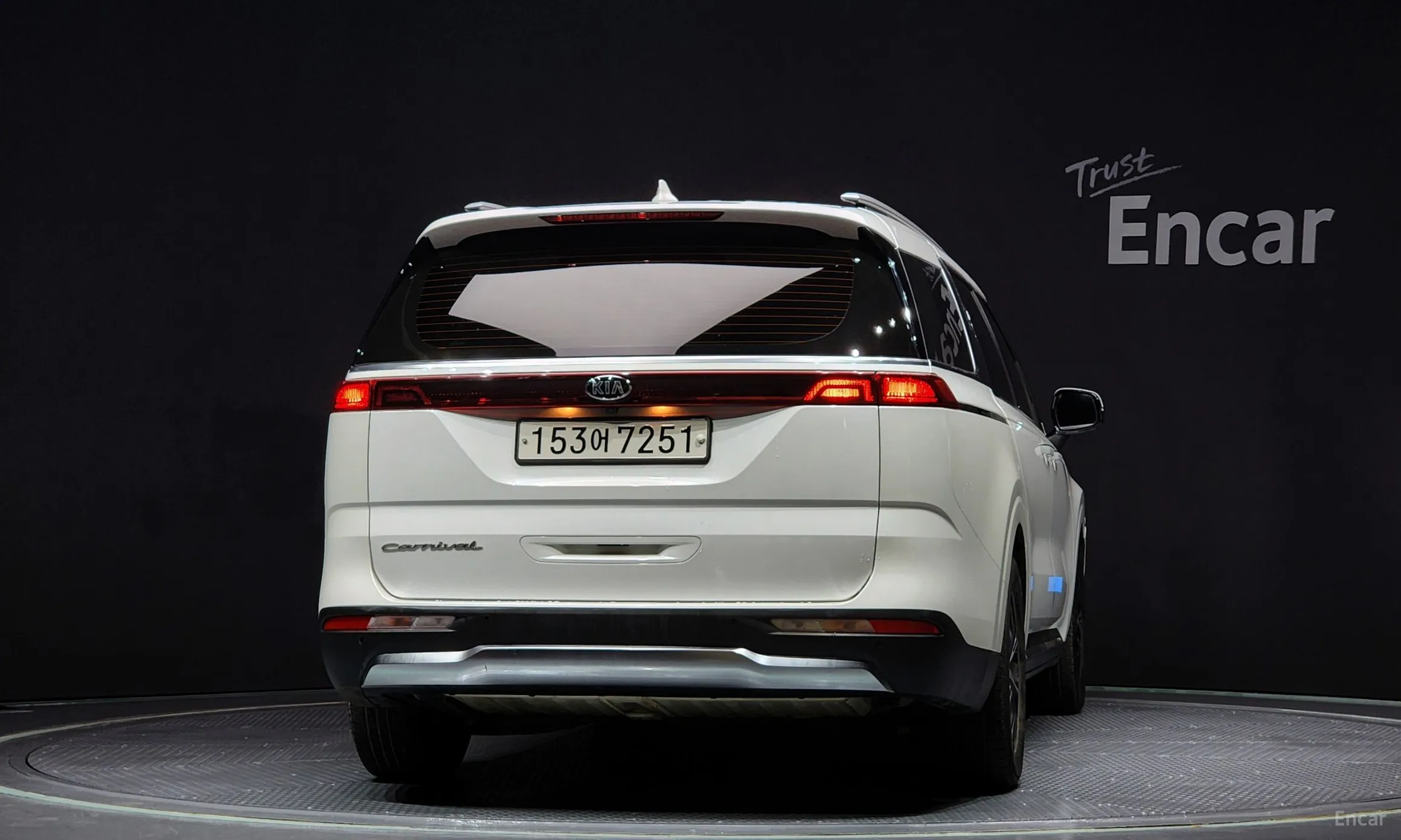 Kia Carnival Gen 4 превью 3