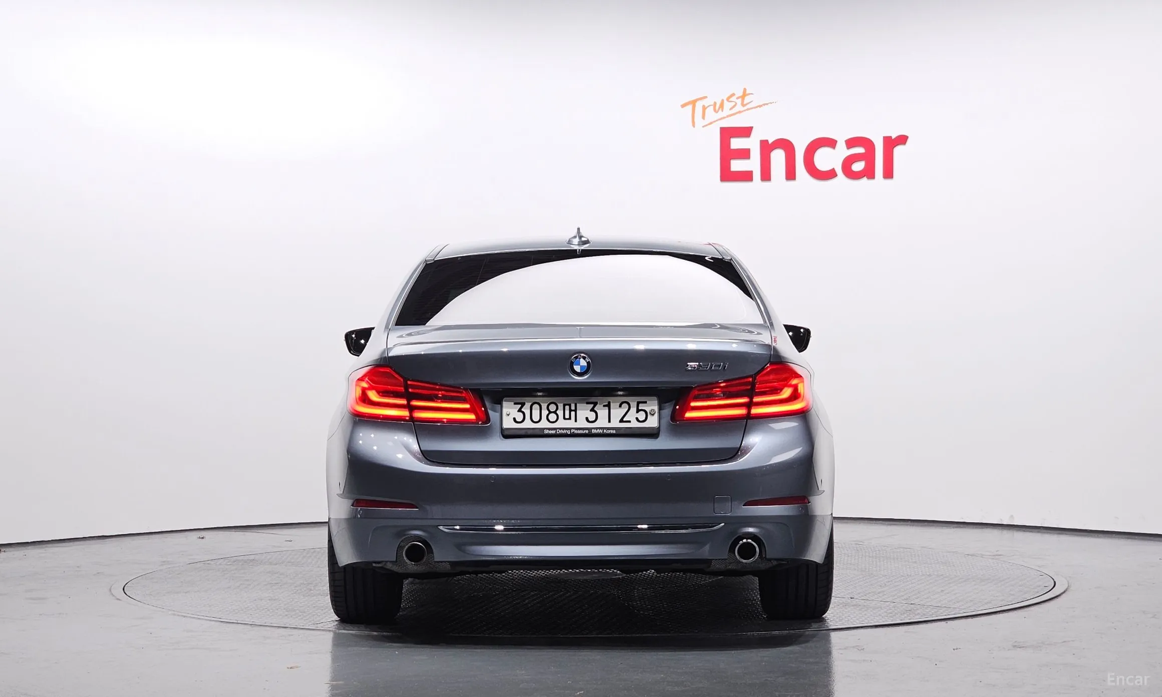 BMW 5 Series (G30) превью 3