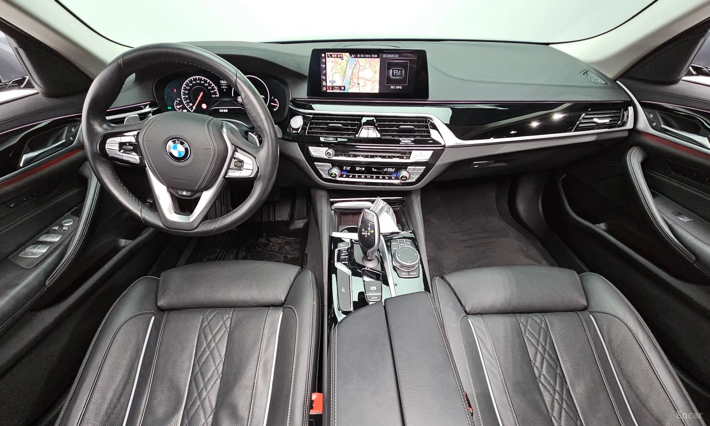 BMW 5 Series (G30) превью 4