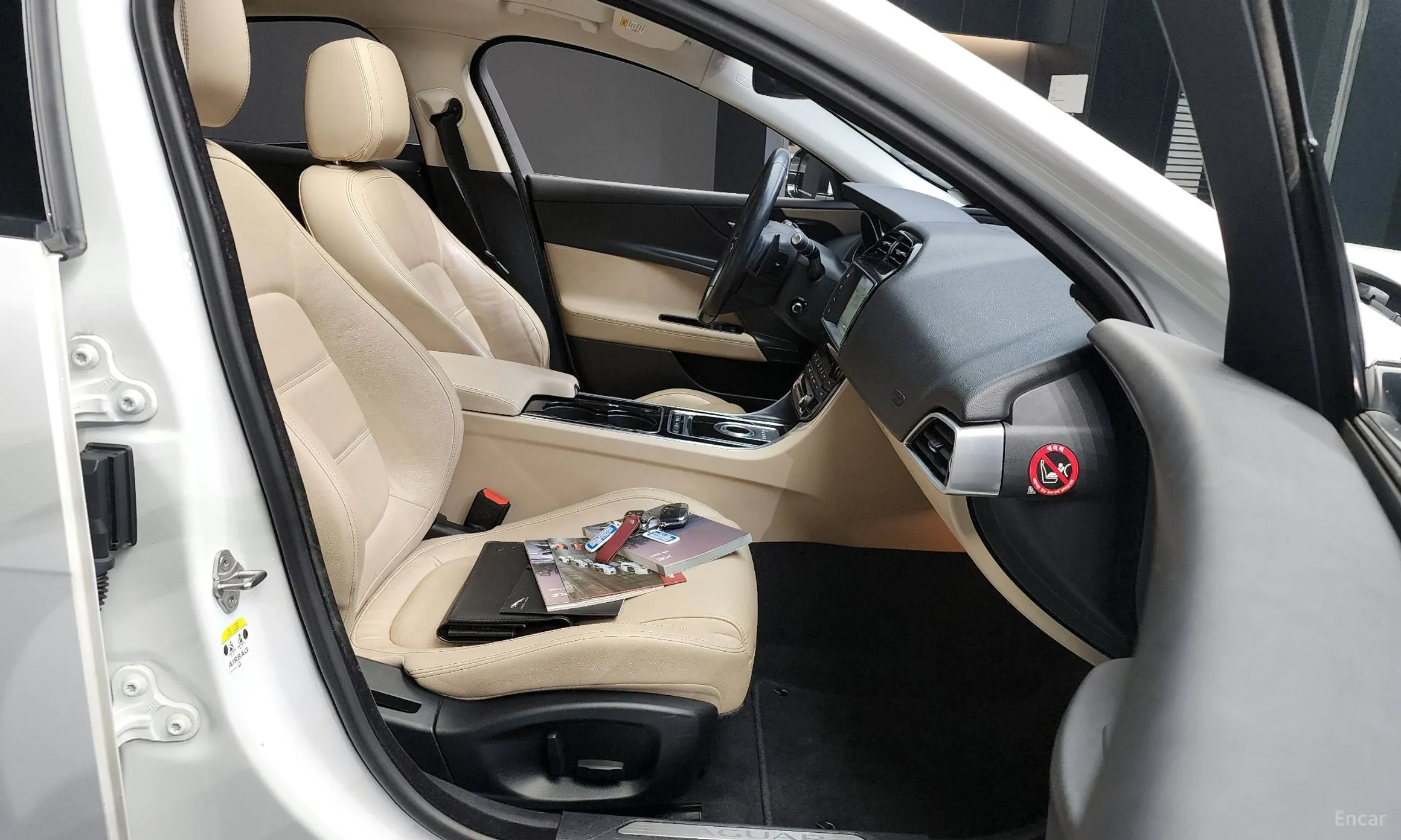 Jaguar XE превью 11