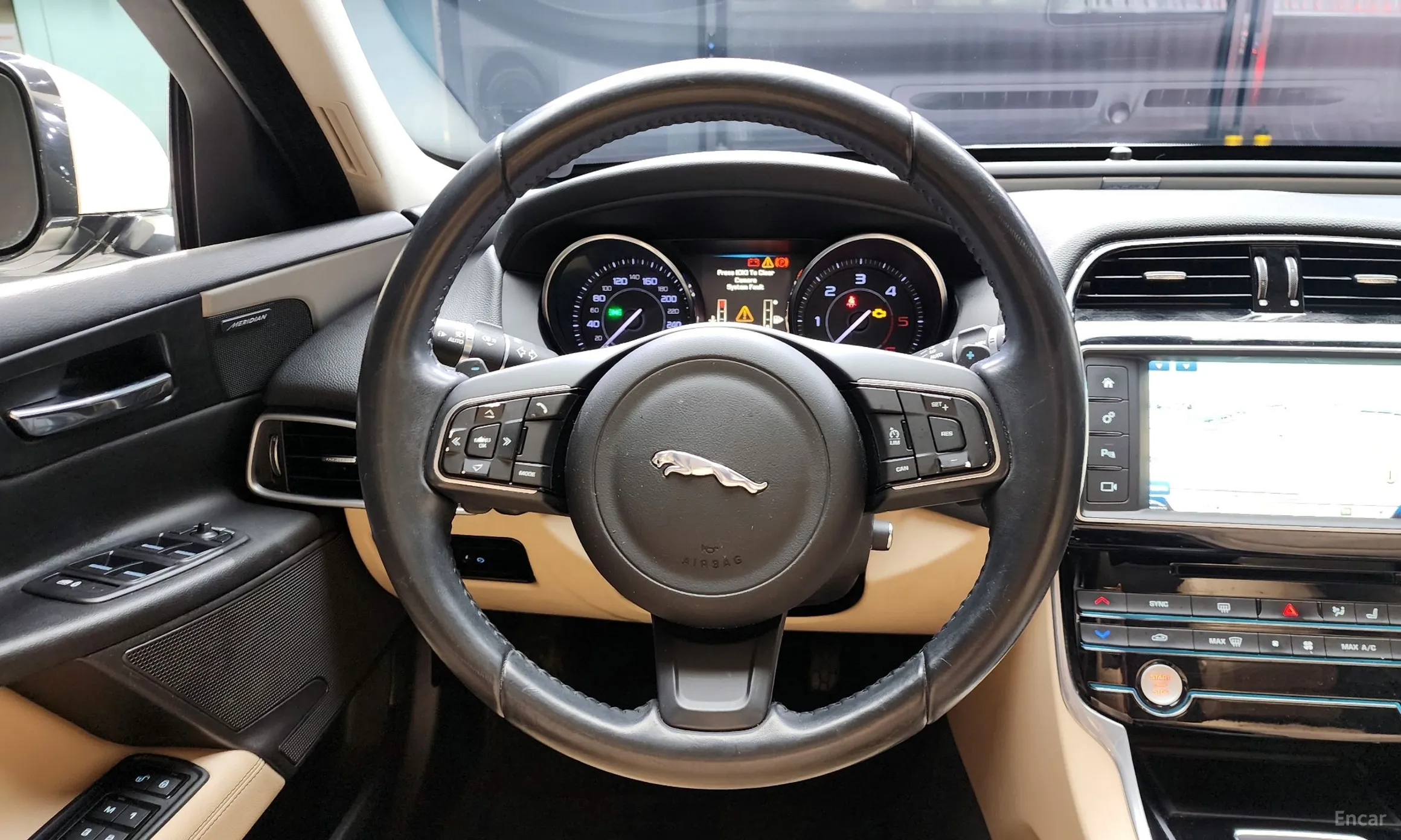 Jaguar XE превью 13