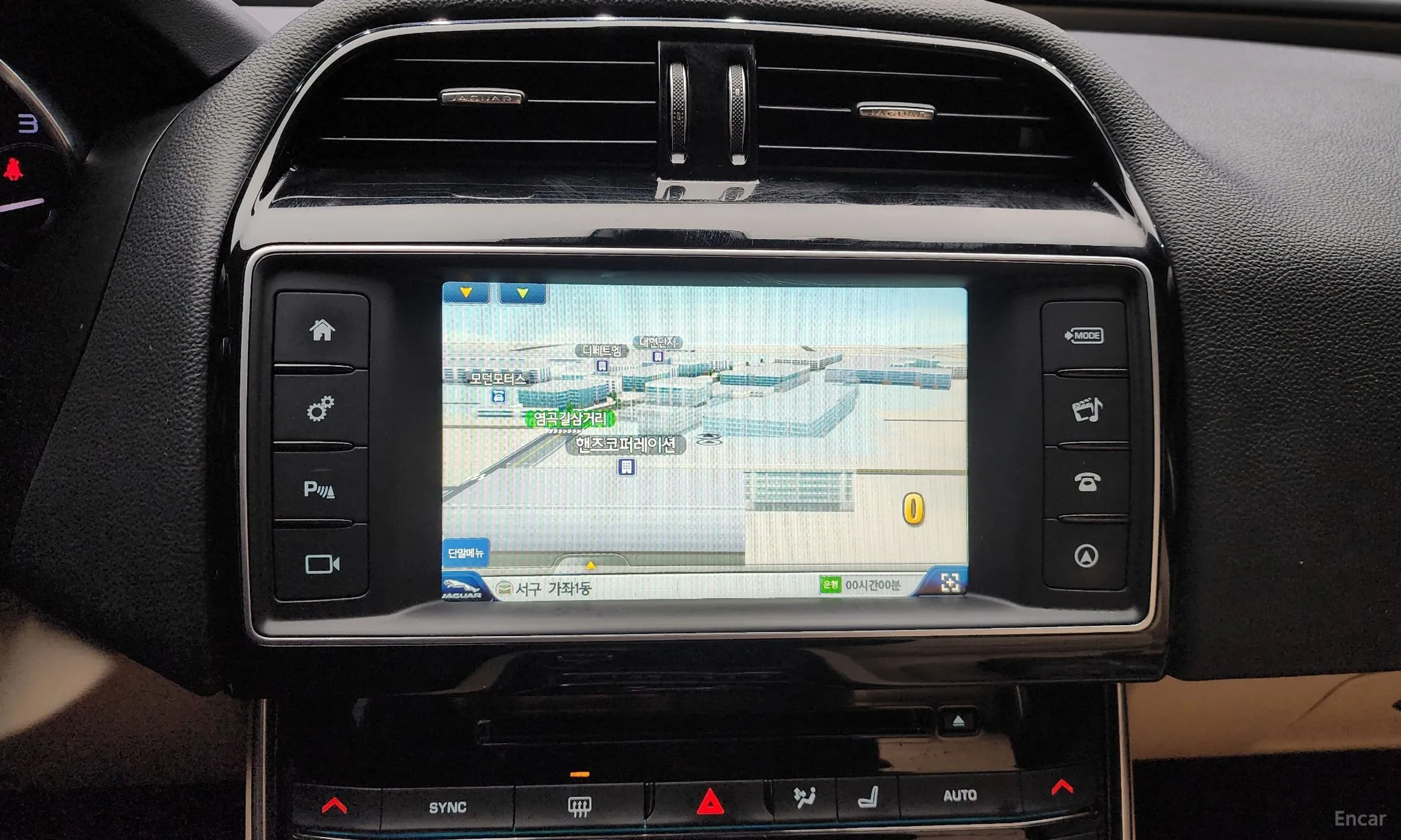 Jaguar XE превью 14