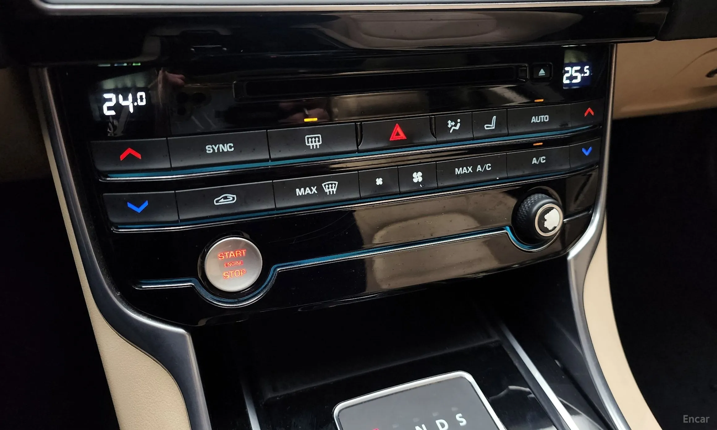 Jaguar XE превью 17