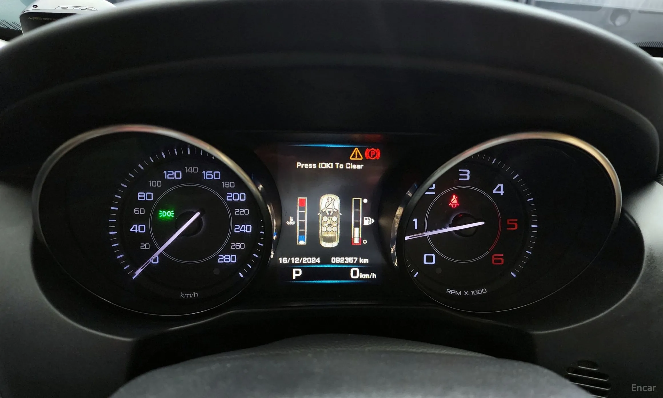 Jaguar XE превью 8