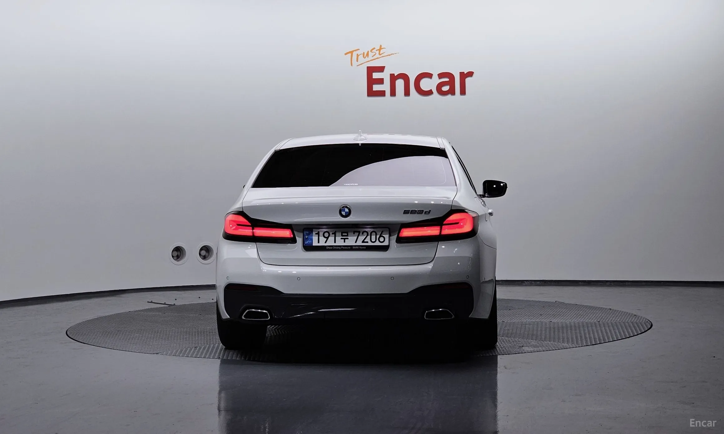 BMW 5 Series (G30) превью 3