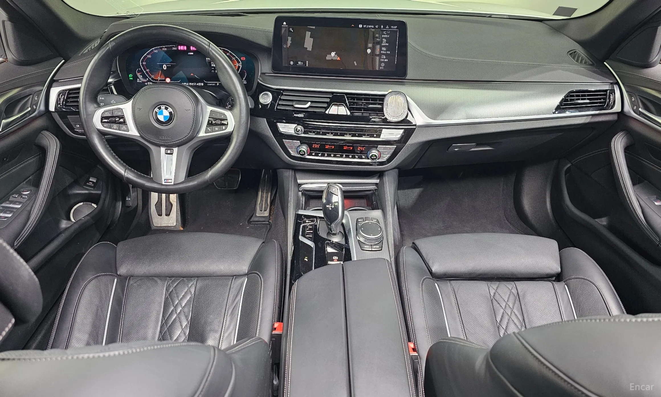 BMW 5 Series (G30) превью 4