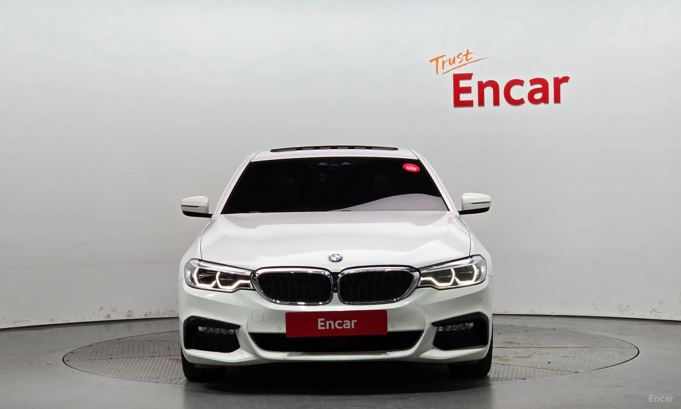 BMW 5 Series (G30) превью 2