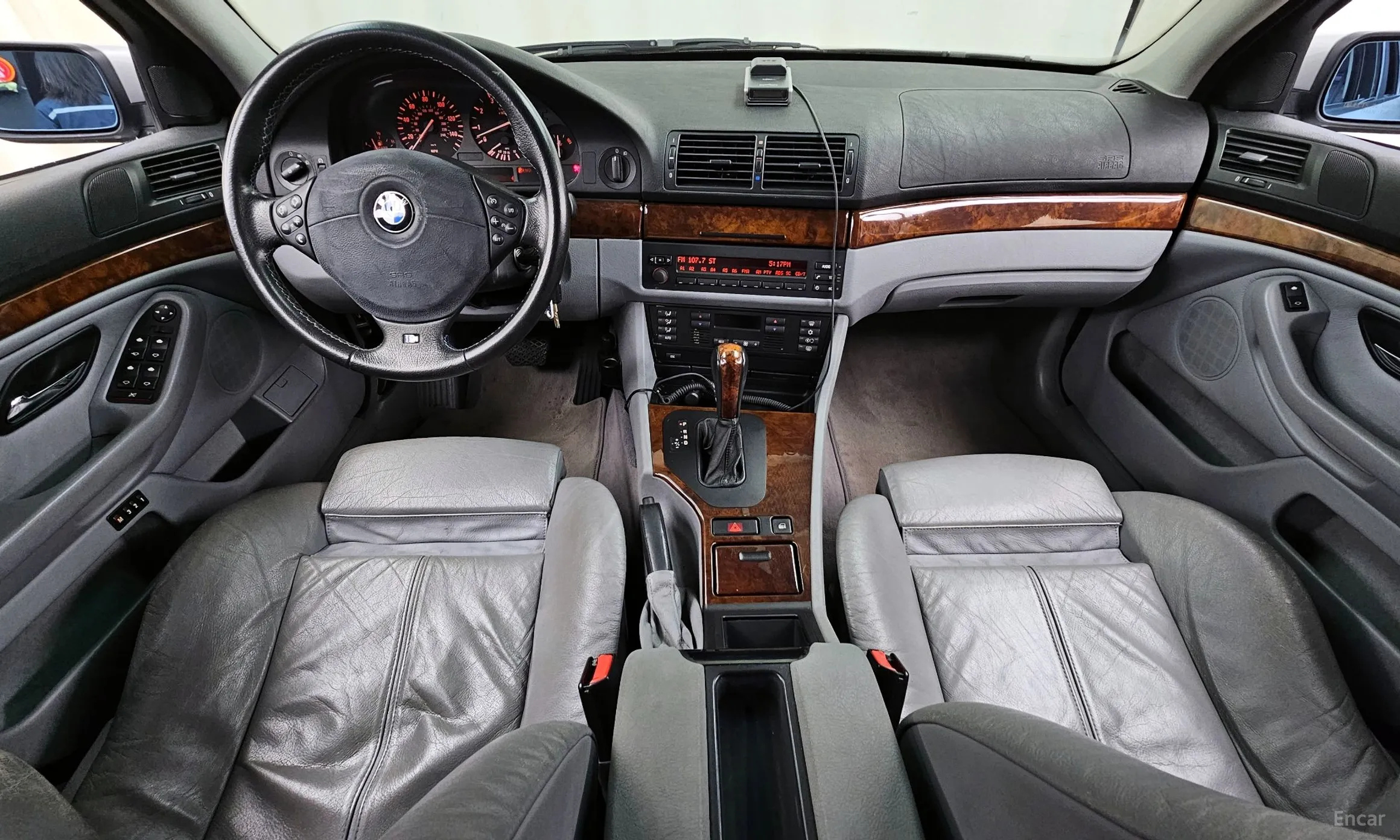 BMW 5 Series превью 4