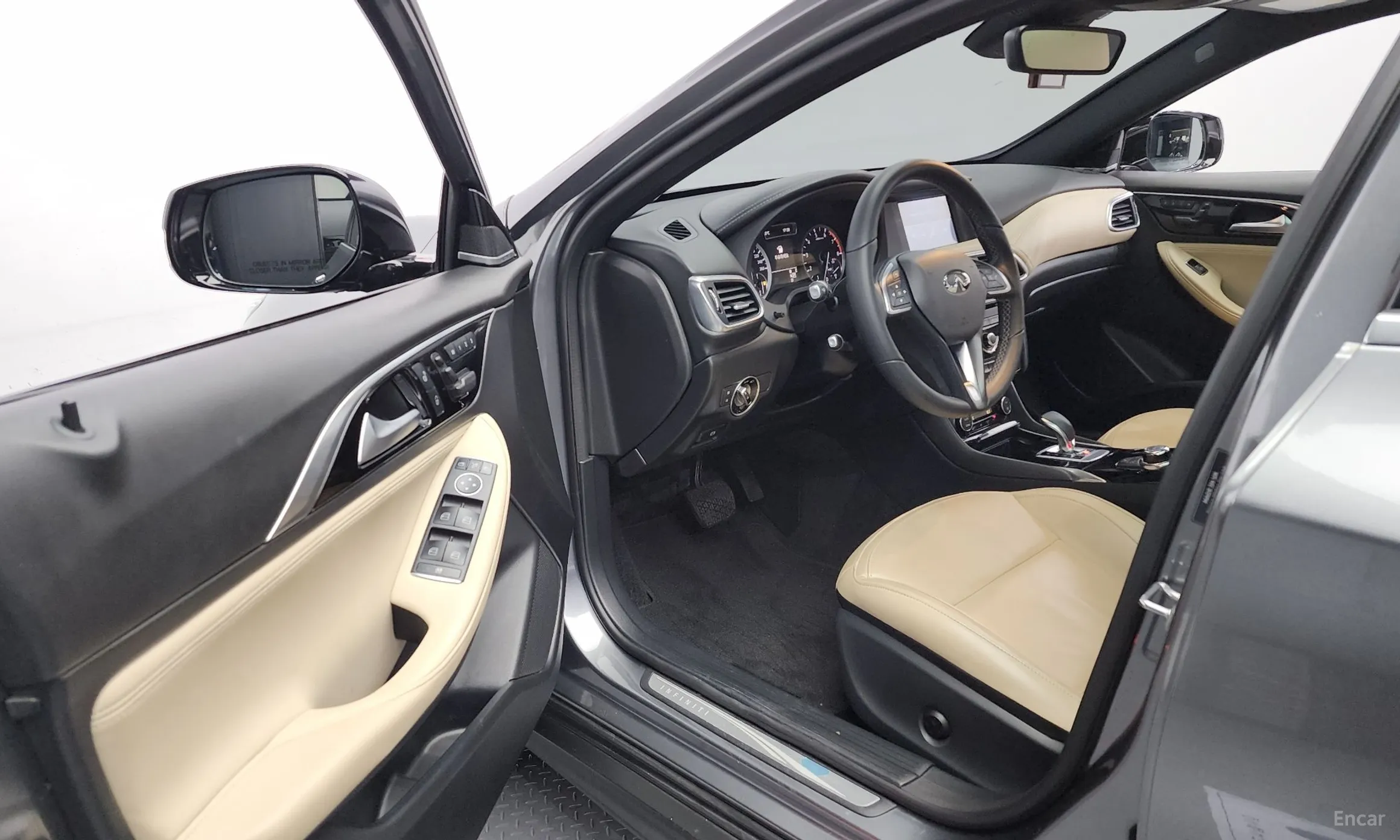 Infiniti QX30 превью 10
